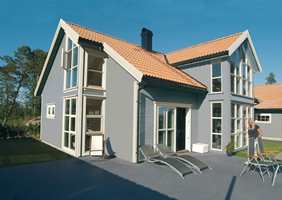 Grått har lenge vært en populær farge på norske hus, men de to siste årene er stadig flere hus blitt malt i gråfarger. (Foto: Hellvik Hus)