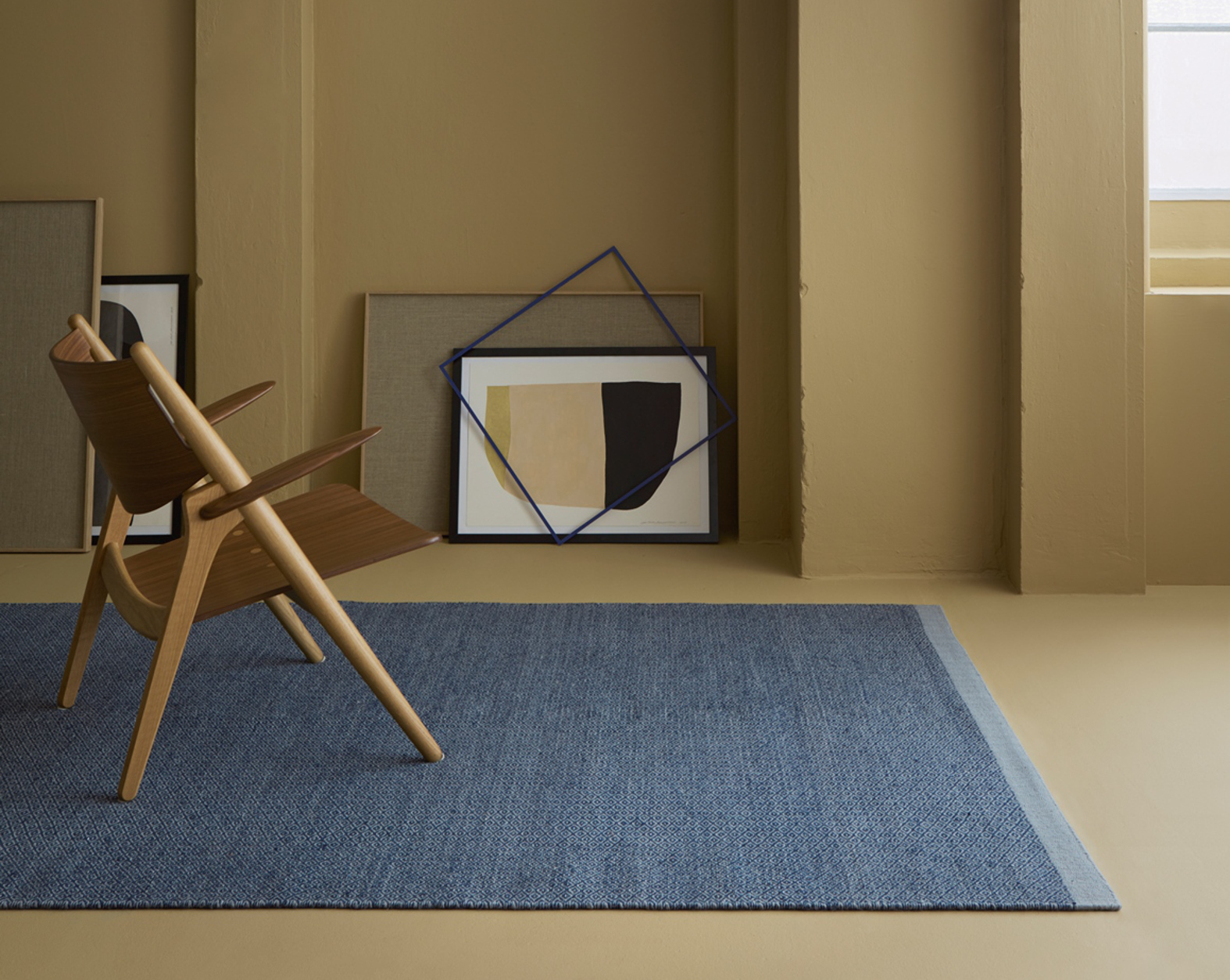 LYSERE: Brunfargene som lanseres på de nye kartene nå er lysere og mer gylne enn det vi tidligere har forbundet med brunt. Denne heter Bitter Sweet og er fra den nye fargeviften til Flügger.