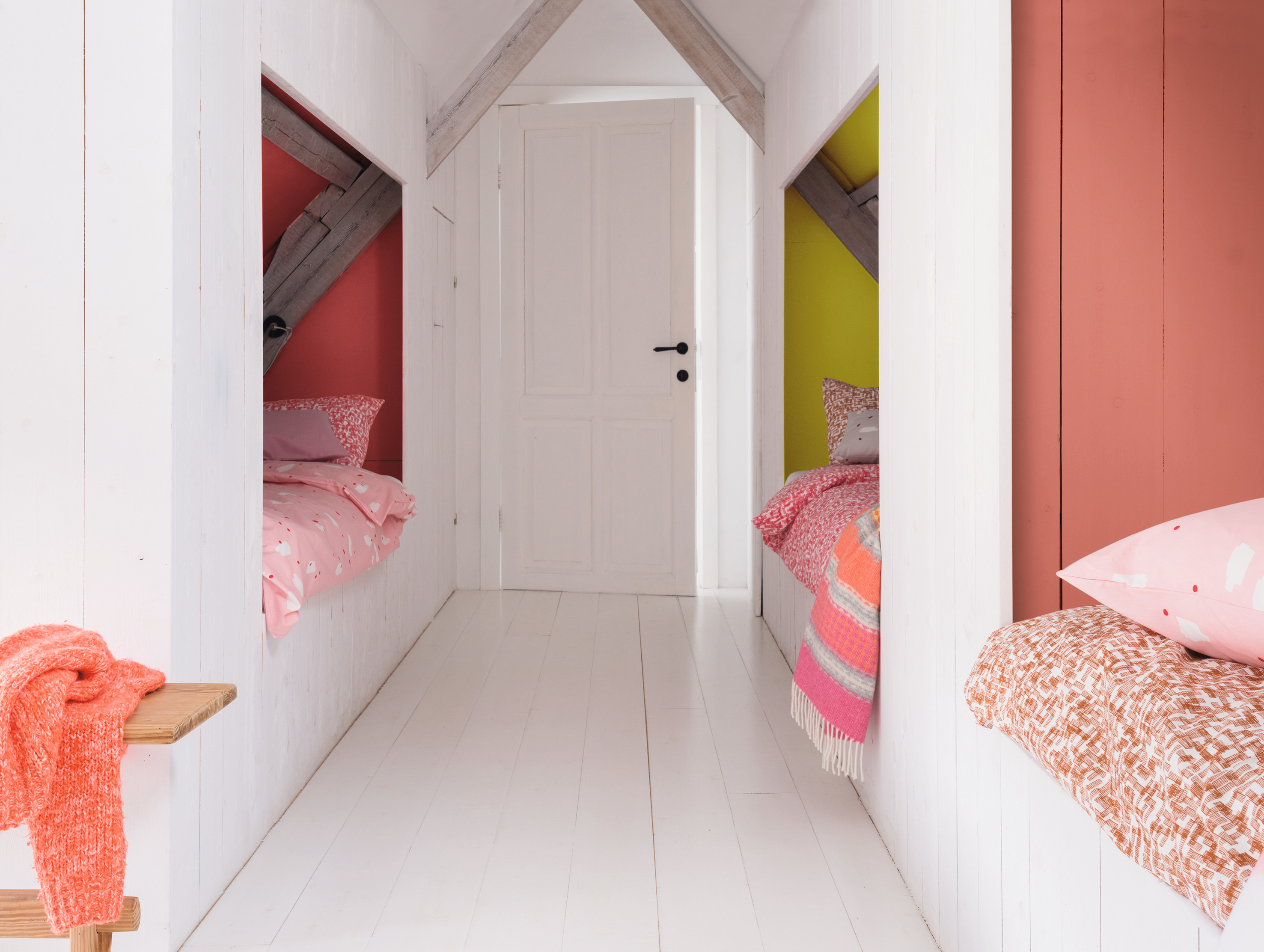 Denne paletten er ikke kun for familier. Alle som deler et rom med noen andre kommer til å forstå verdien av å skape innbydende felles rom.