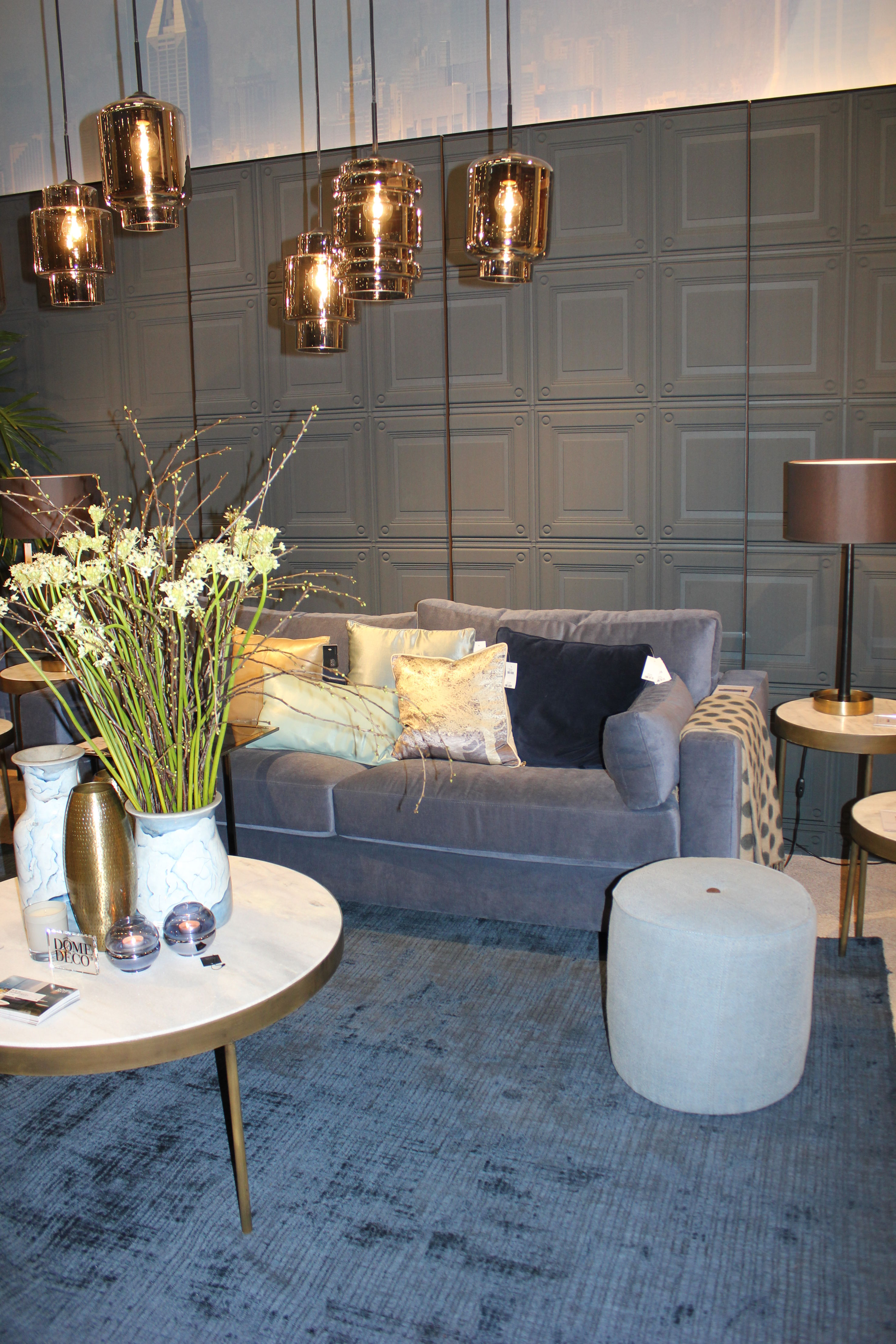 Blått er fargen som synes å ha flest tilhengere for tiden. Her er et av mange blå motiv vi fanget på messetur til Paris. 