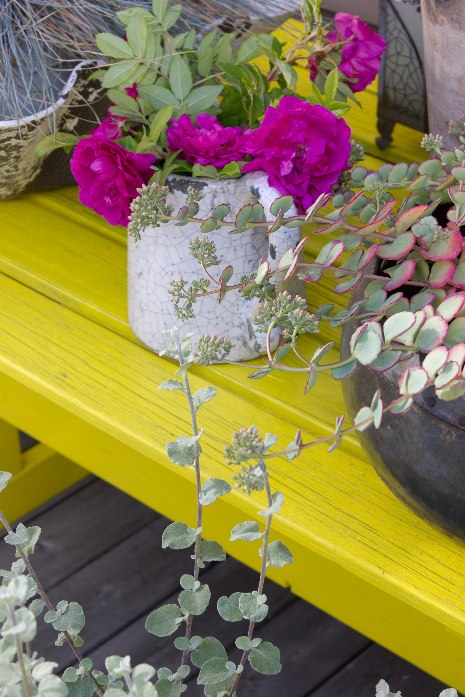 GOD BLANDING: En miks av potter og krukker i forskjellige materialer skaper et hyggelig uttrykk.  