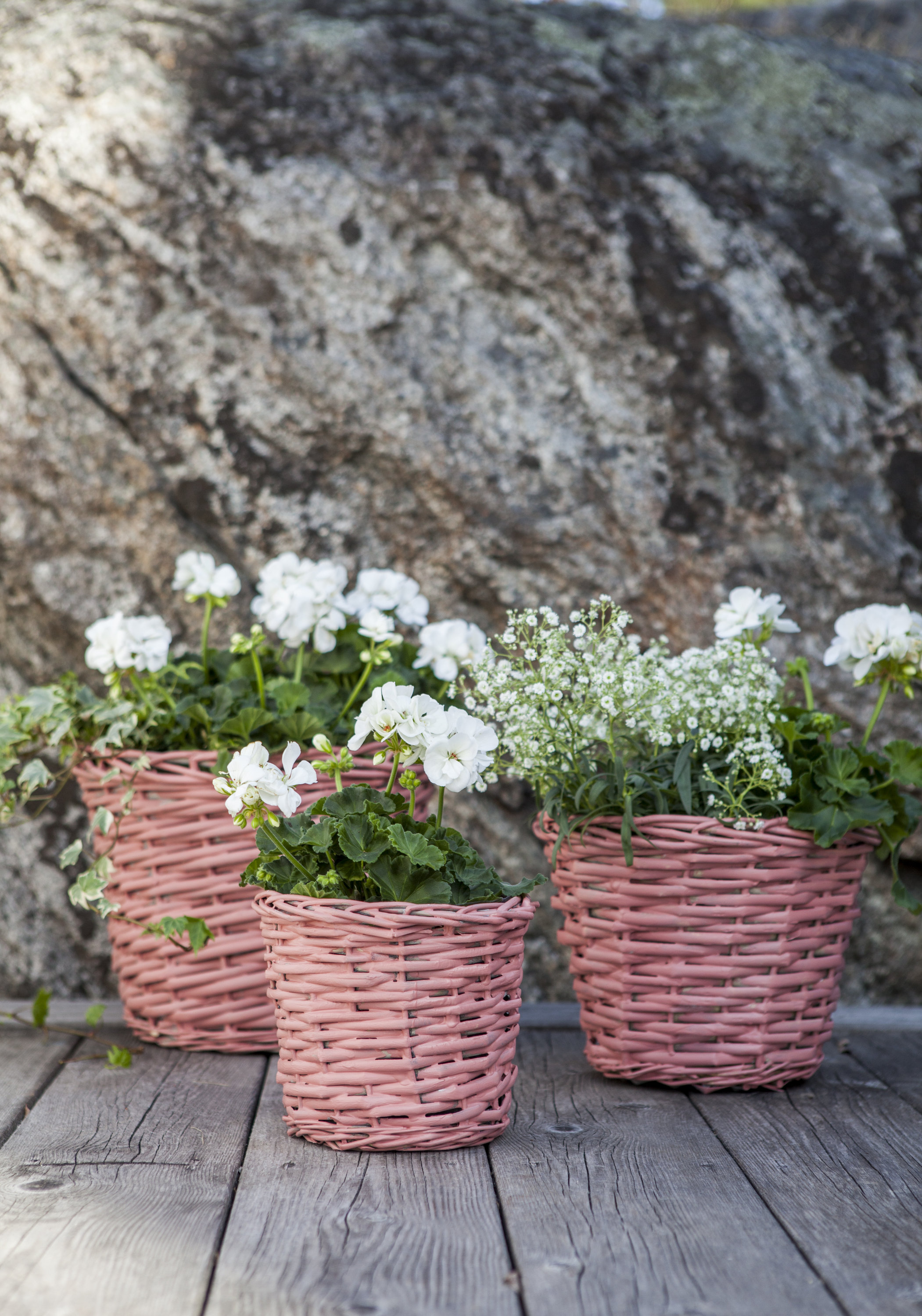 SOMMERFARGE: Bruk en robust maling i dør- og vinduskvalitet for et holdbart resultat. (Foto:Beckers)