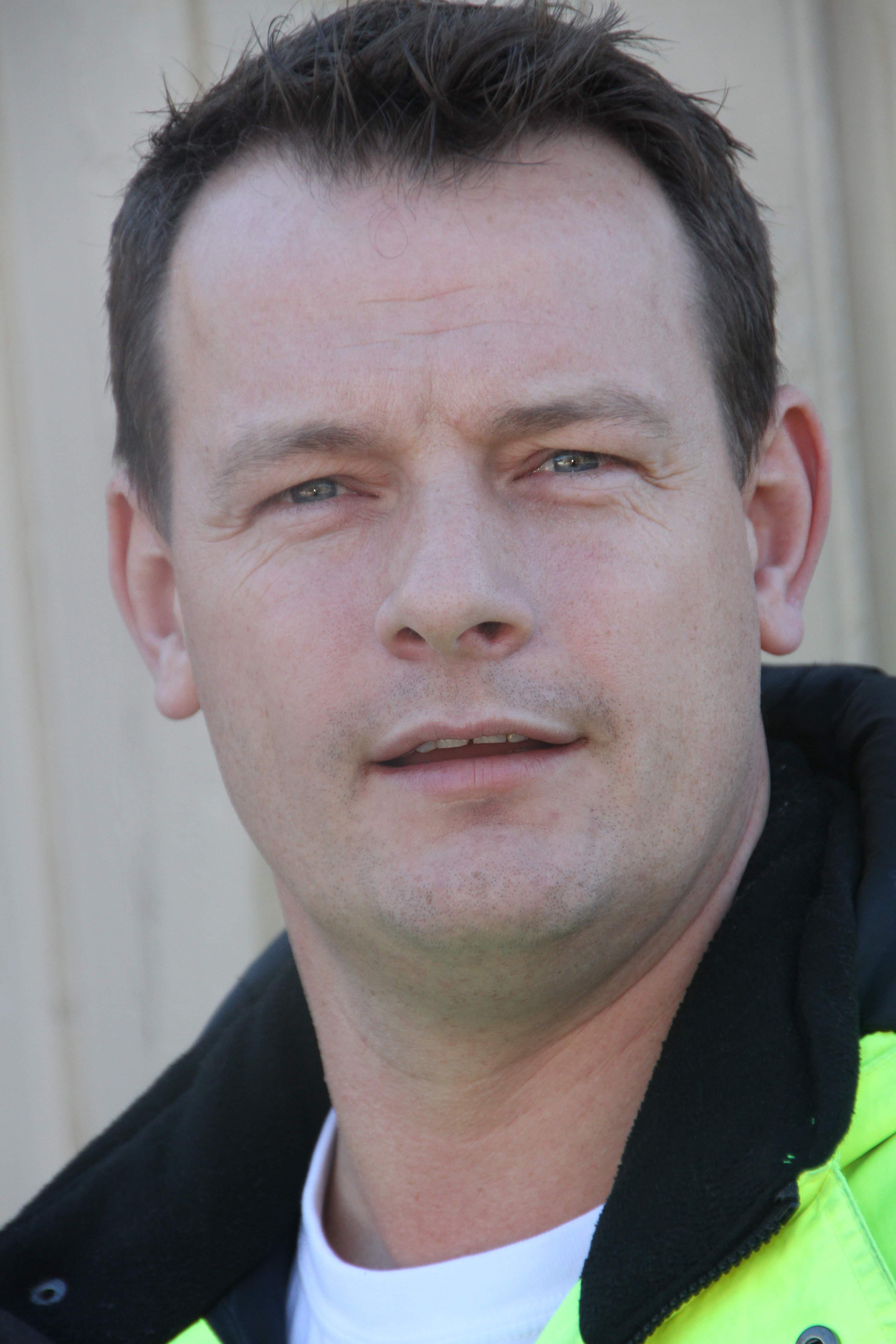 Bo Lunde trenger flere lærlinger i faget. – Jeg vil gjerne ha 16-åringer rett inn i operativt arbeid. Så tar de teori og skole underveis. Den beste måten å lære på er å trene ute på byggeplassene. 