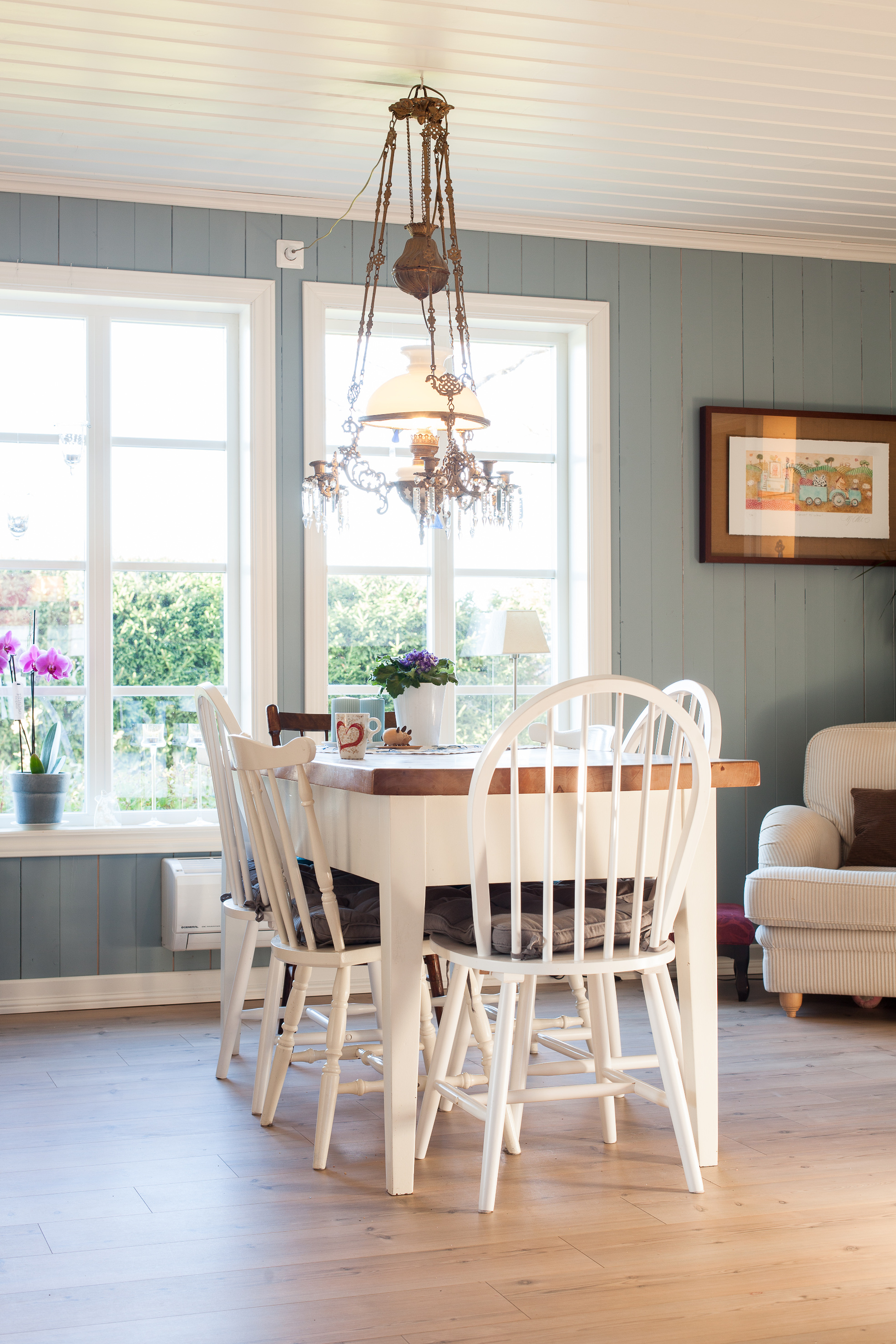 Spisebord på kjøkkenet