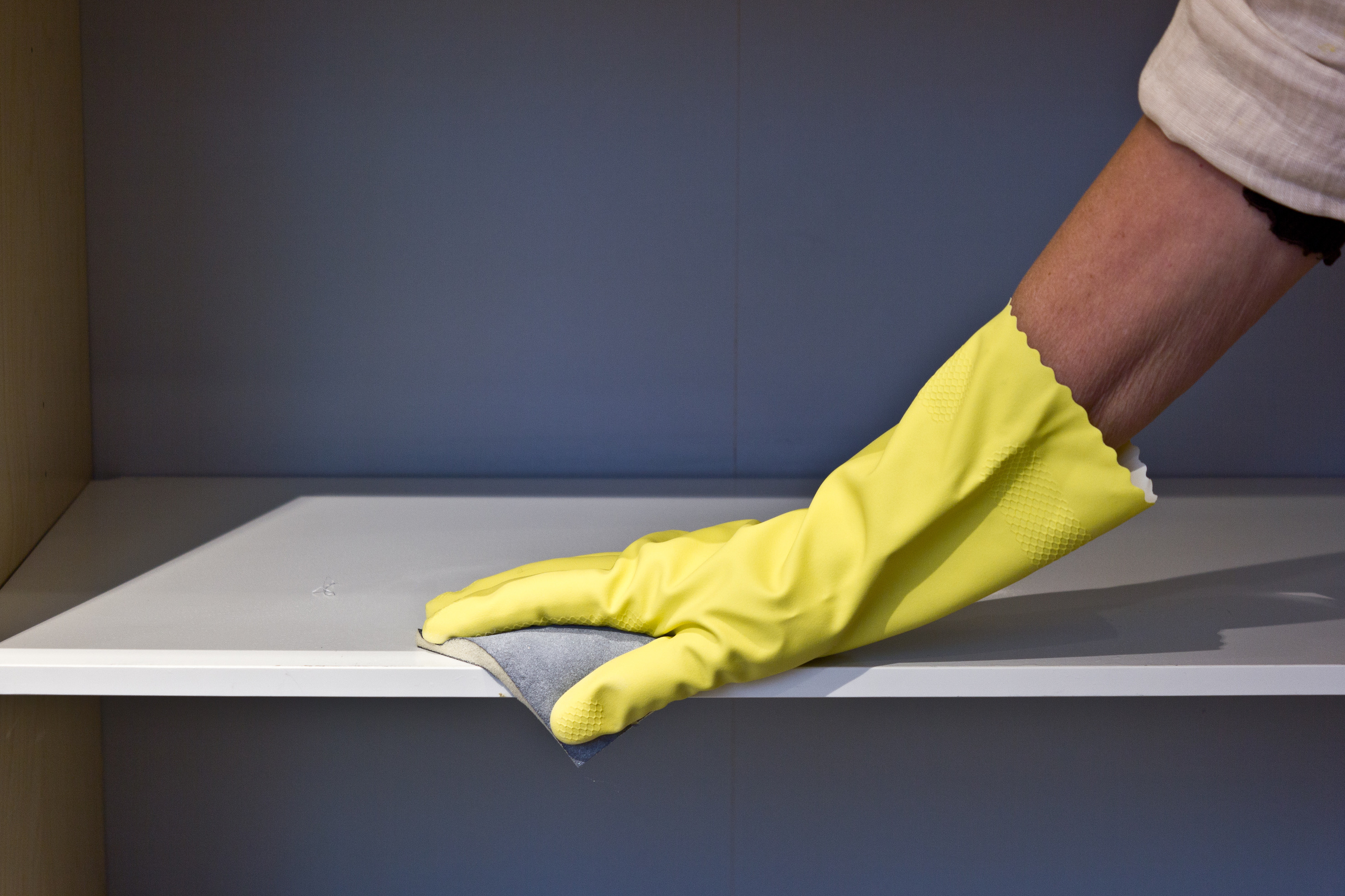 SLIP: Mattslip flatene med en slipepad for god vedheft. (Foto: Mari Rosenberg/ifi.no)