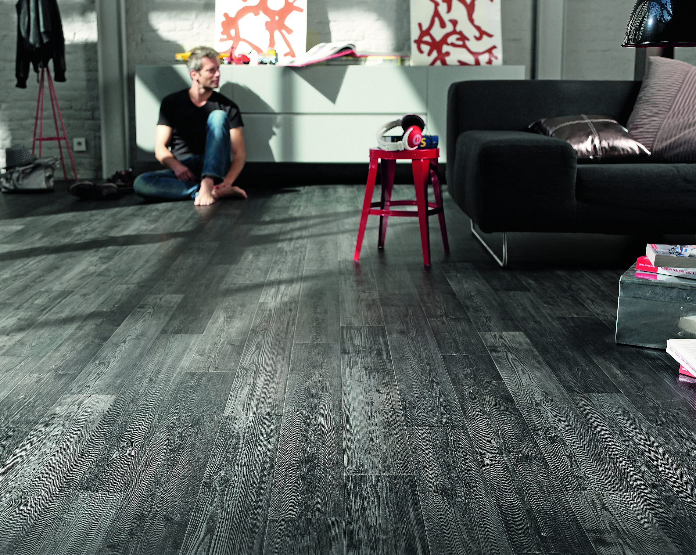 Boligvinyl er mykt &aring; g&aring; p&aring;, slitesterkt og ripefast. Foto: Tarkett