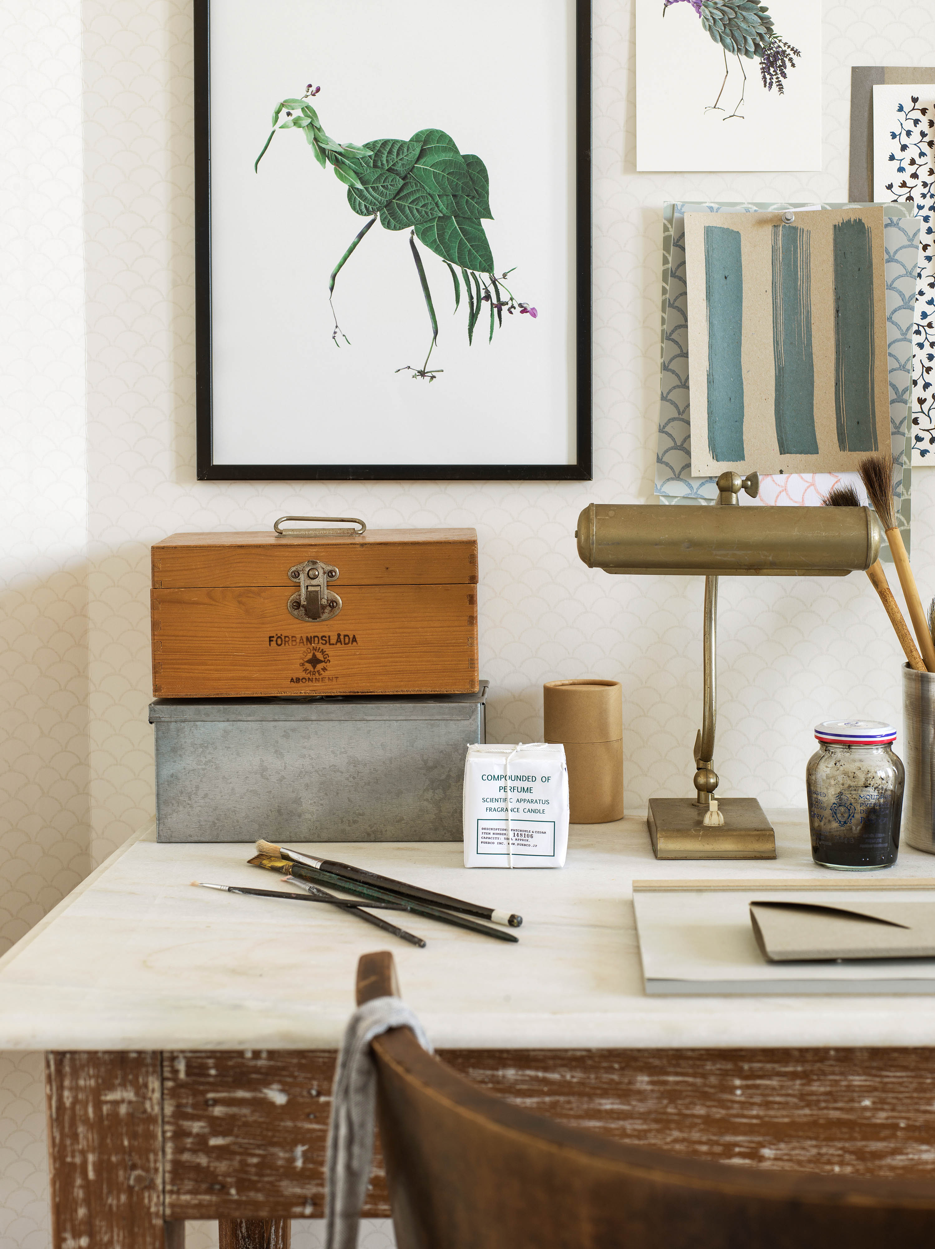 ROLIG: Konsentrerer du deg best i roligere omgivelser? La veggen være rolig i bakgrunnen, og heng heller opp ting som gir deg inspirasjon i arbeidet. (Foto: Borge)