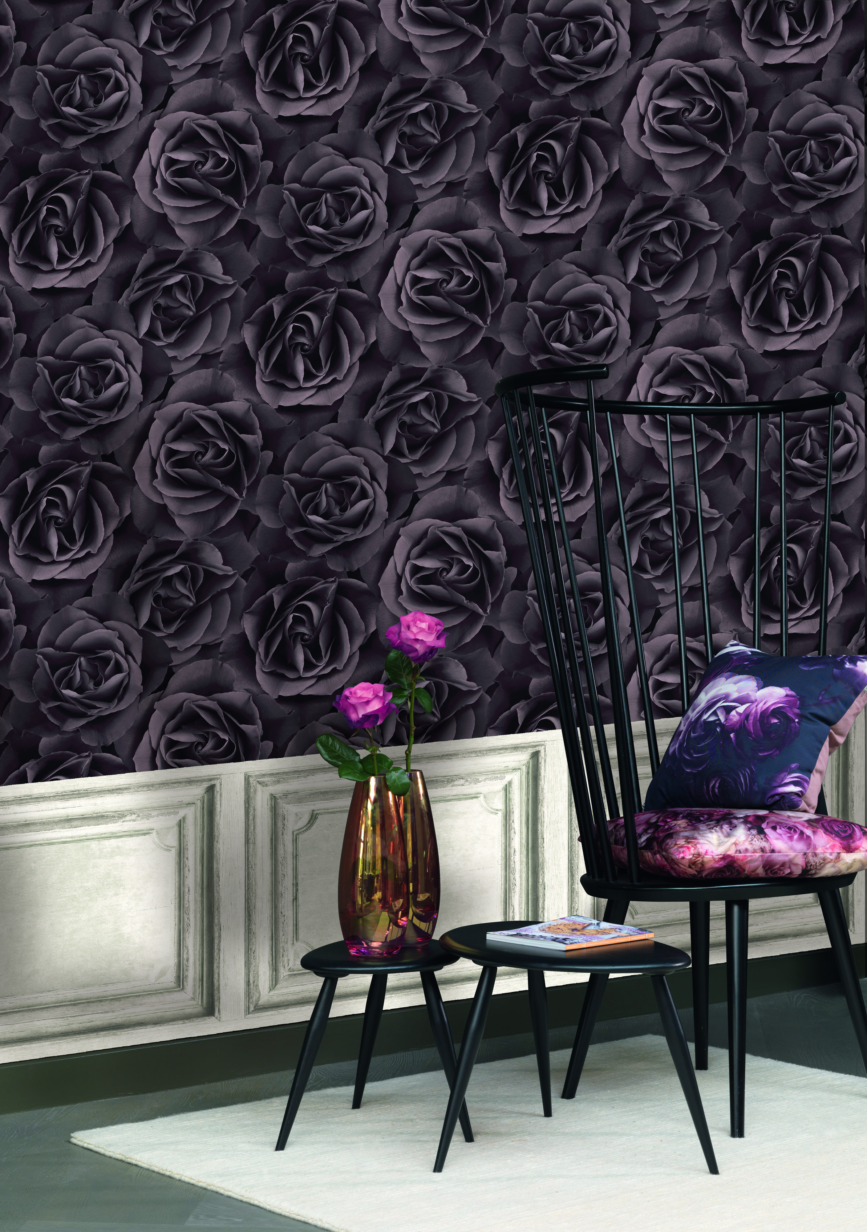 MYSTISK: Store sorte roser tett-i-tett for den som ønsker noe spesielt og kanskje litt mystisk.