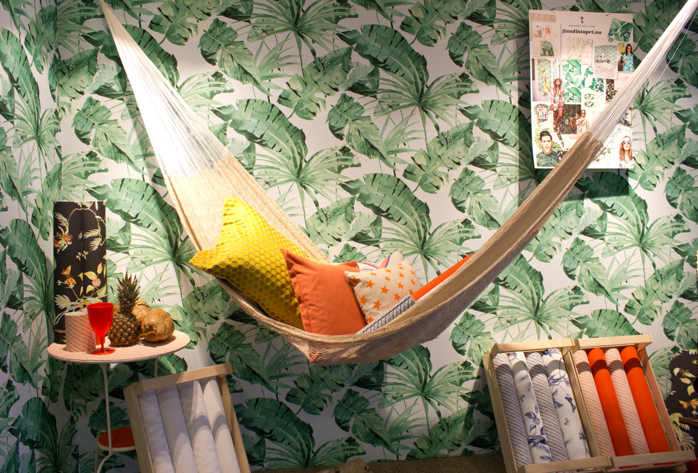 Designed for Living er en sammensatt kolleksjon, som både består av store prangende mønstre og mindre design, så her kan du mixe og matche etter eget hode.