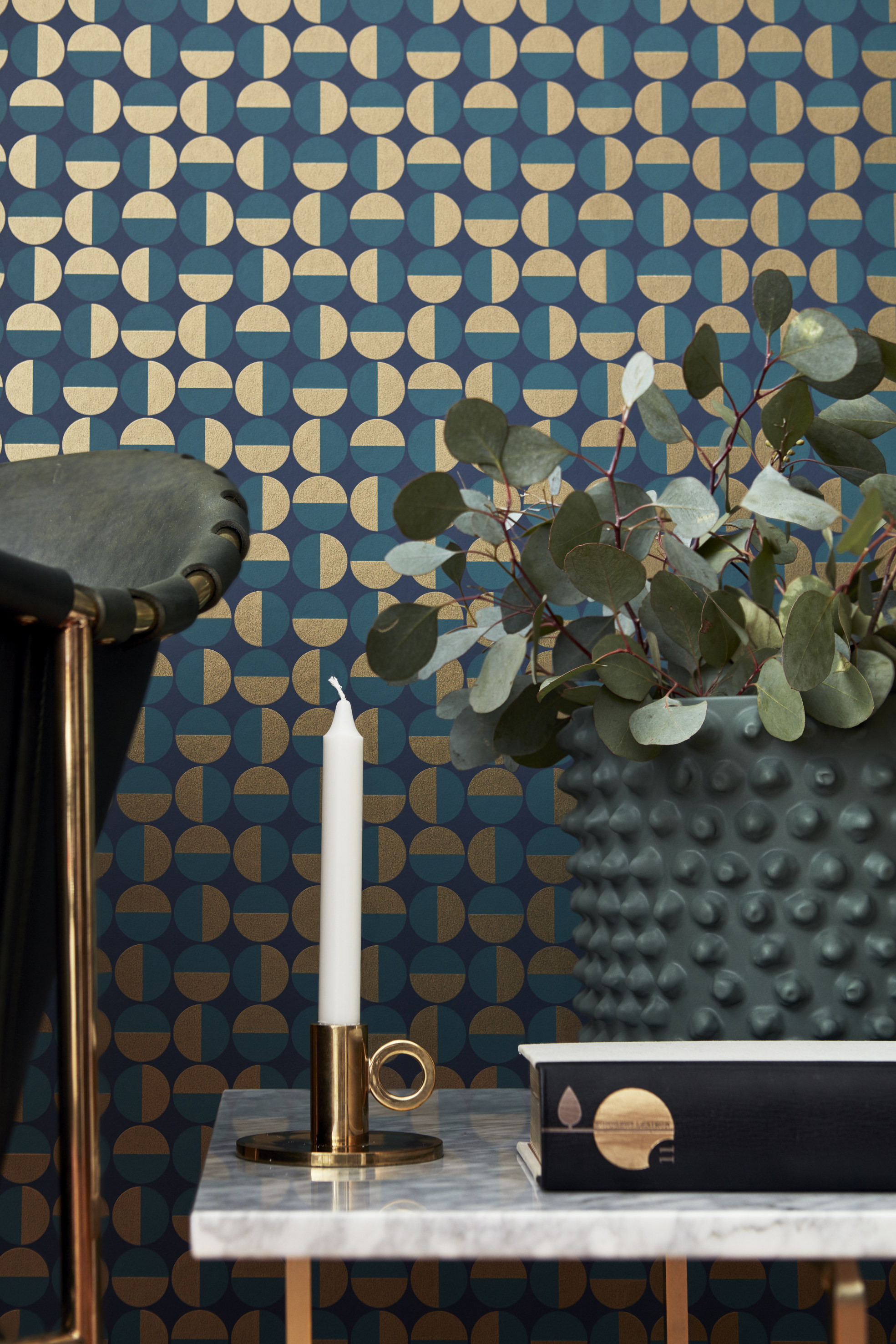 – «Vertigo» av Arne Jacobsen skulle jeg gjerne hatt på kjøkkenet over en marmorbenkeplate med litt høy marmorlist på veggen, sier Birgit Torkildsby.