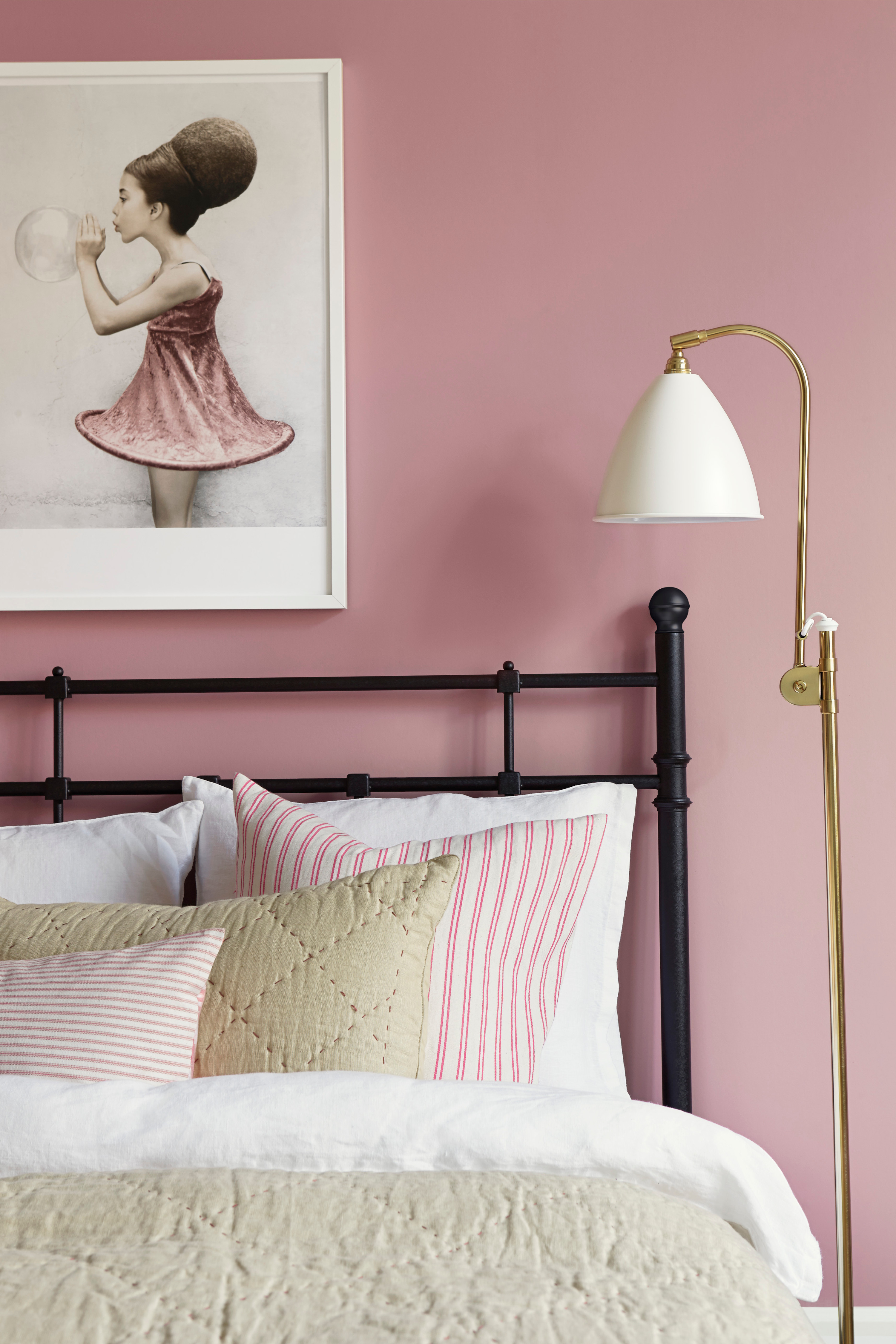 Rødt bør unngås av de fleste, men rosa er en farge som demper angst og stress.