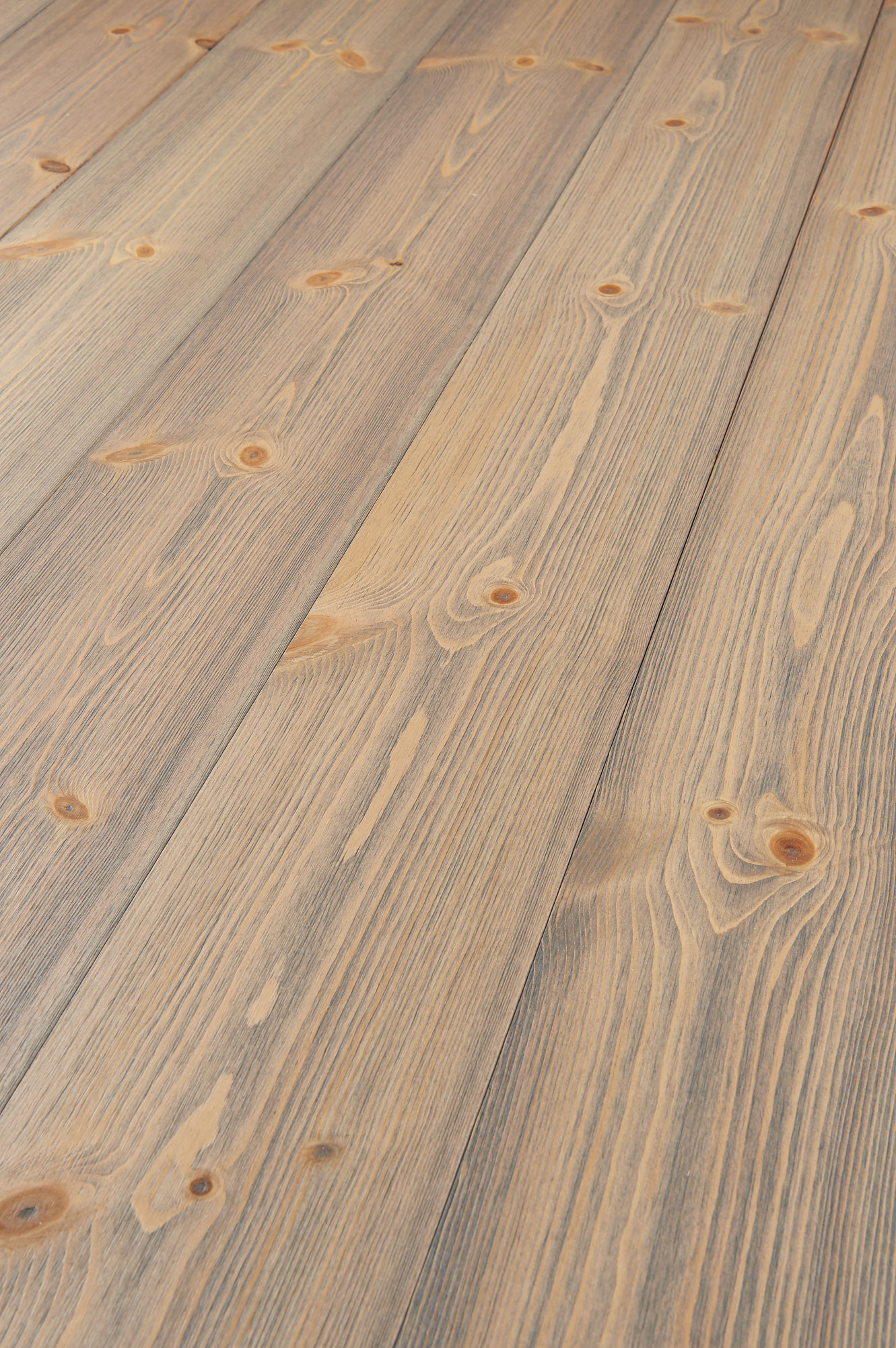 Fremtredende ådring i tregulv