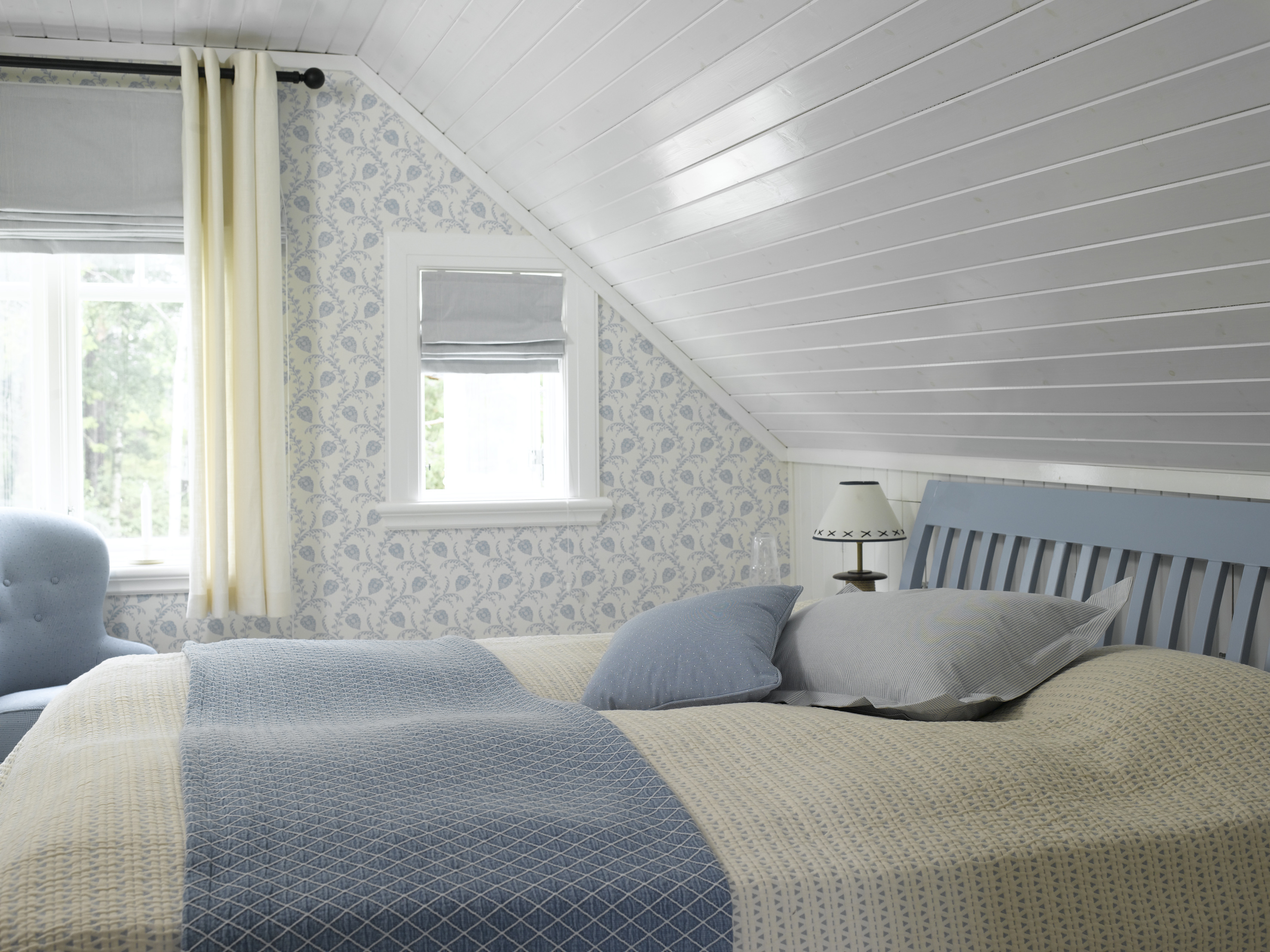 Med skråtak på hytta