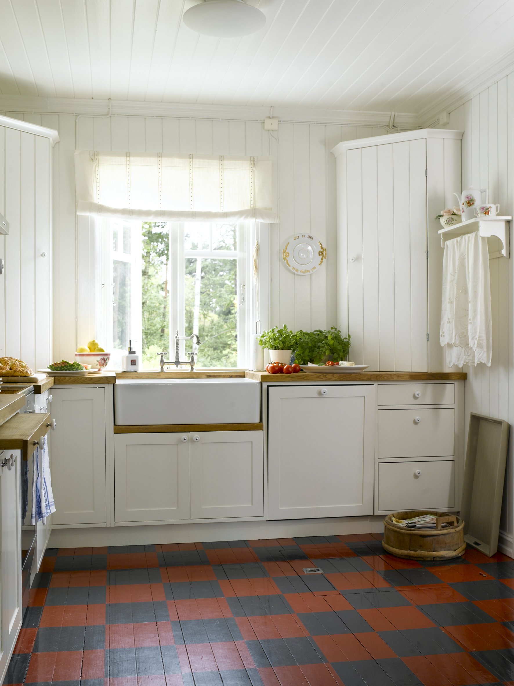 Luft og farger til hyttekjøkkenet