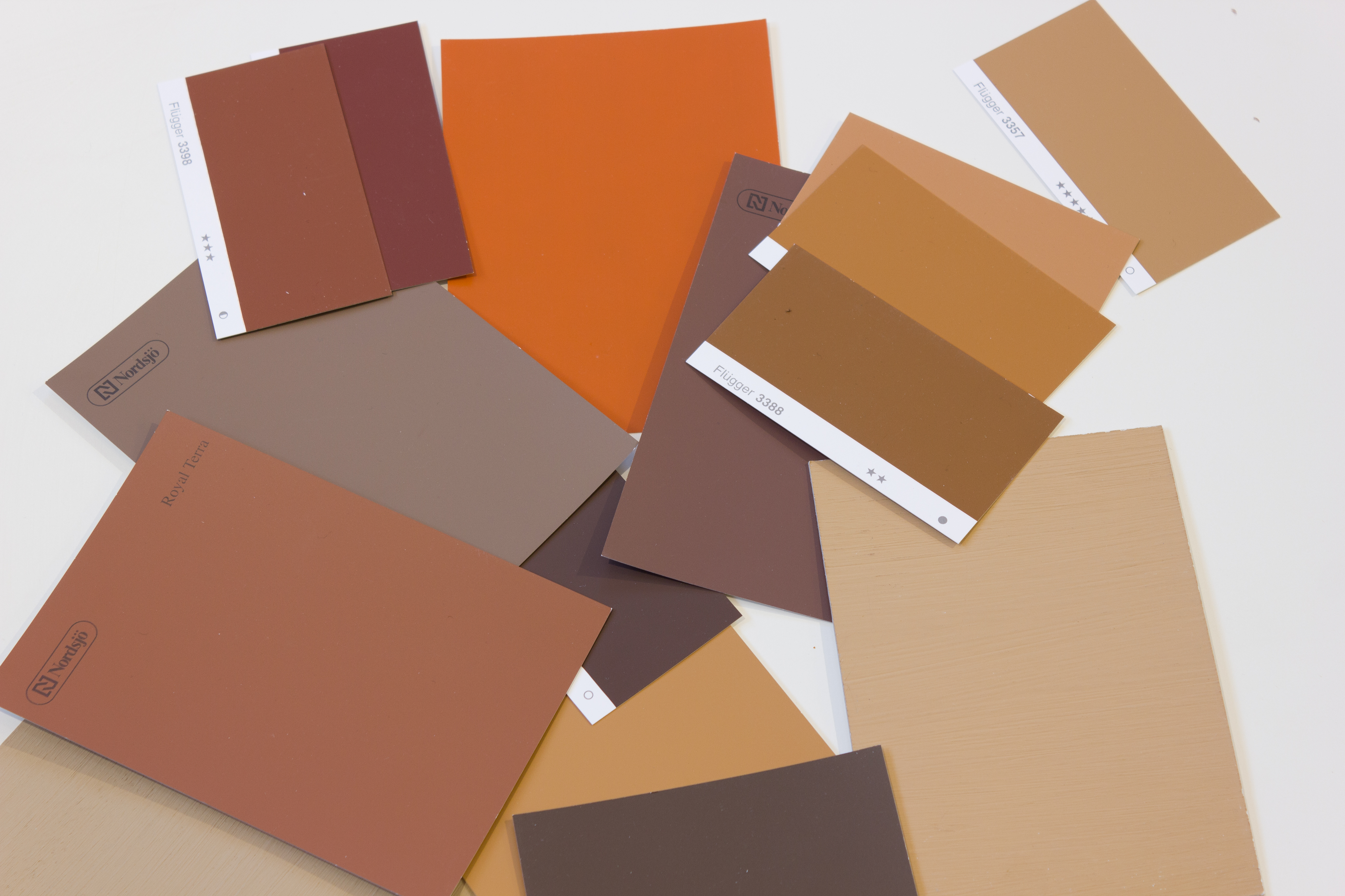 TRENDFARGER: De brune trendfargene er gyllen brune og har mer rødhet i seg enn det vi tidligere har tenkt på som brunt.