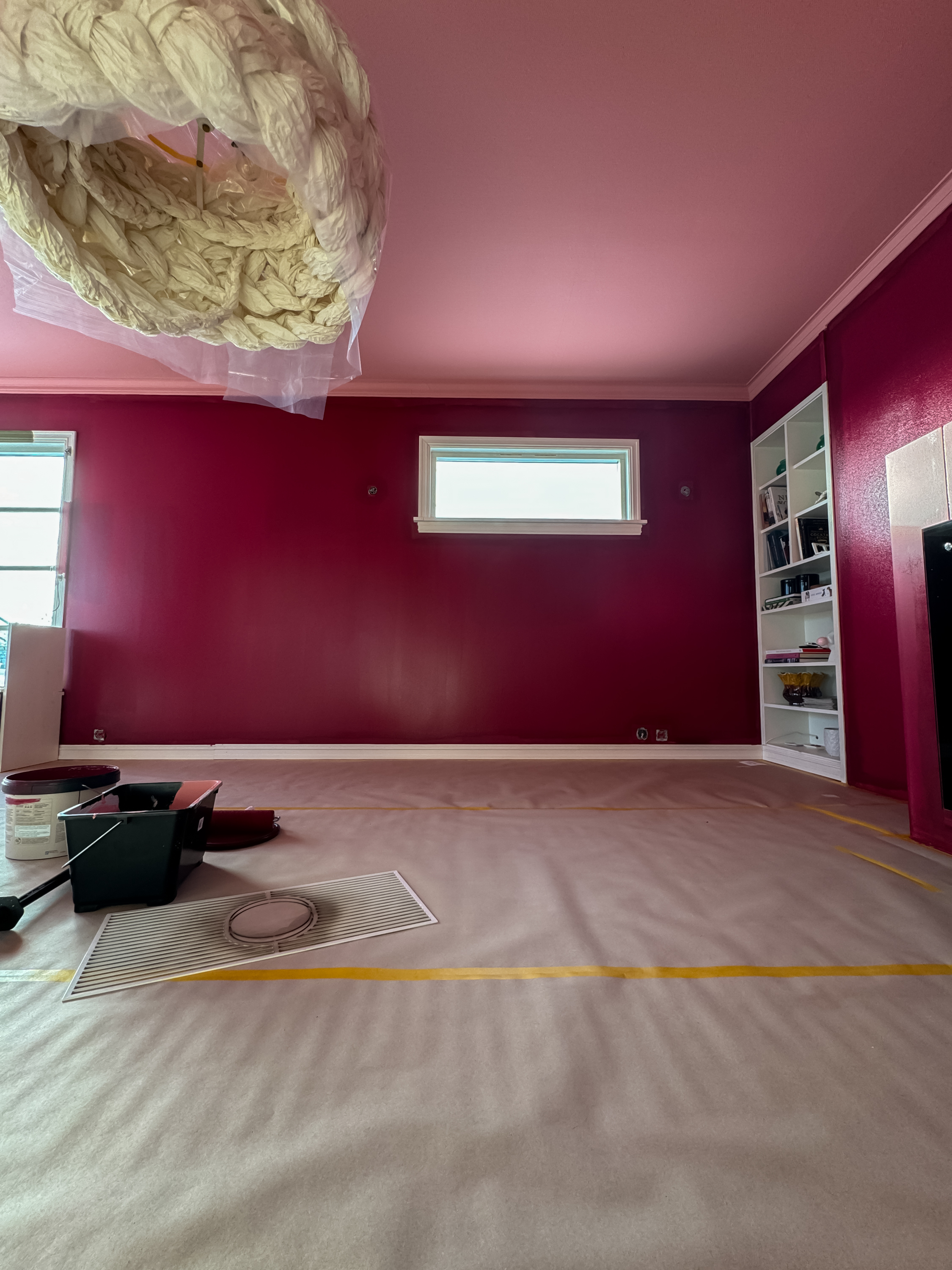 burgunder farge på veggen, Wine in Warsaw