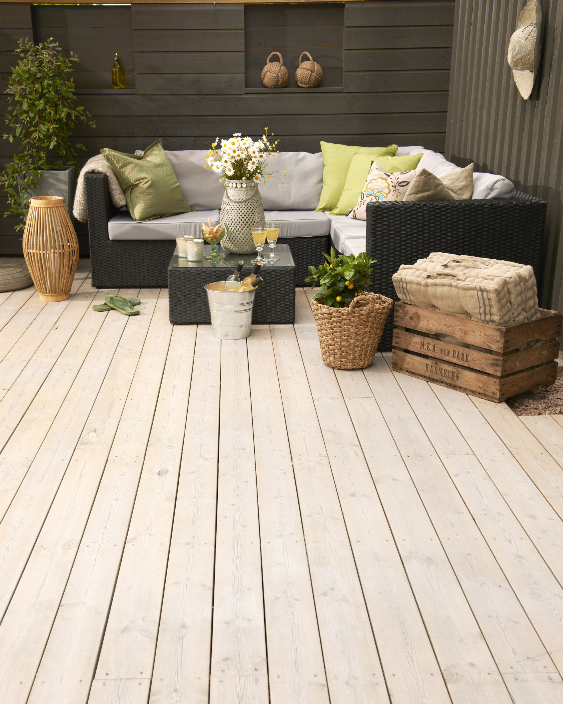 Kunstrottingm&oslash;bler har blitt sv&aelig;rt popul&aelig;rt i norske hjem. P&aring; en pent behandlet terrasse kommer m&oslash;blene til sin rett.