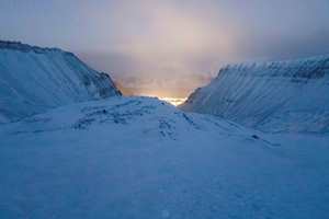 <br/><a href='https://www.ifi.no//sa-lyset-i-longyearbyen'>Klikk her for å åpne artikkelen: Så lyset i Longyearbyen </a><br/>Foto: 