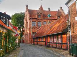 Byen Ribe, som ligger like sør for Esbjerg på Syd-Jylland, regnes for å være Danmarks eldste by. Her har både kommunen og private huseiere arbeidet aktivt med bygningsvern.
Foto: Ccflickerdm1795