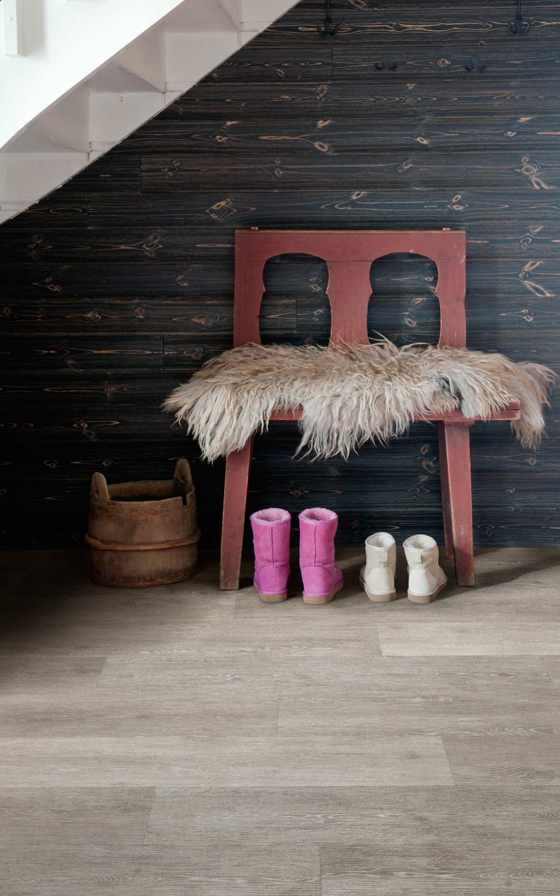 Klikkvinyl har de gode egenskapene til banevinyl, samtidig som det er enkelt &aring; legge. Her fra Camaro Lock fra Polyflor.