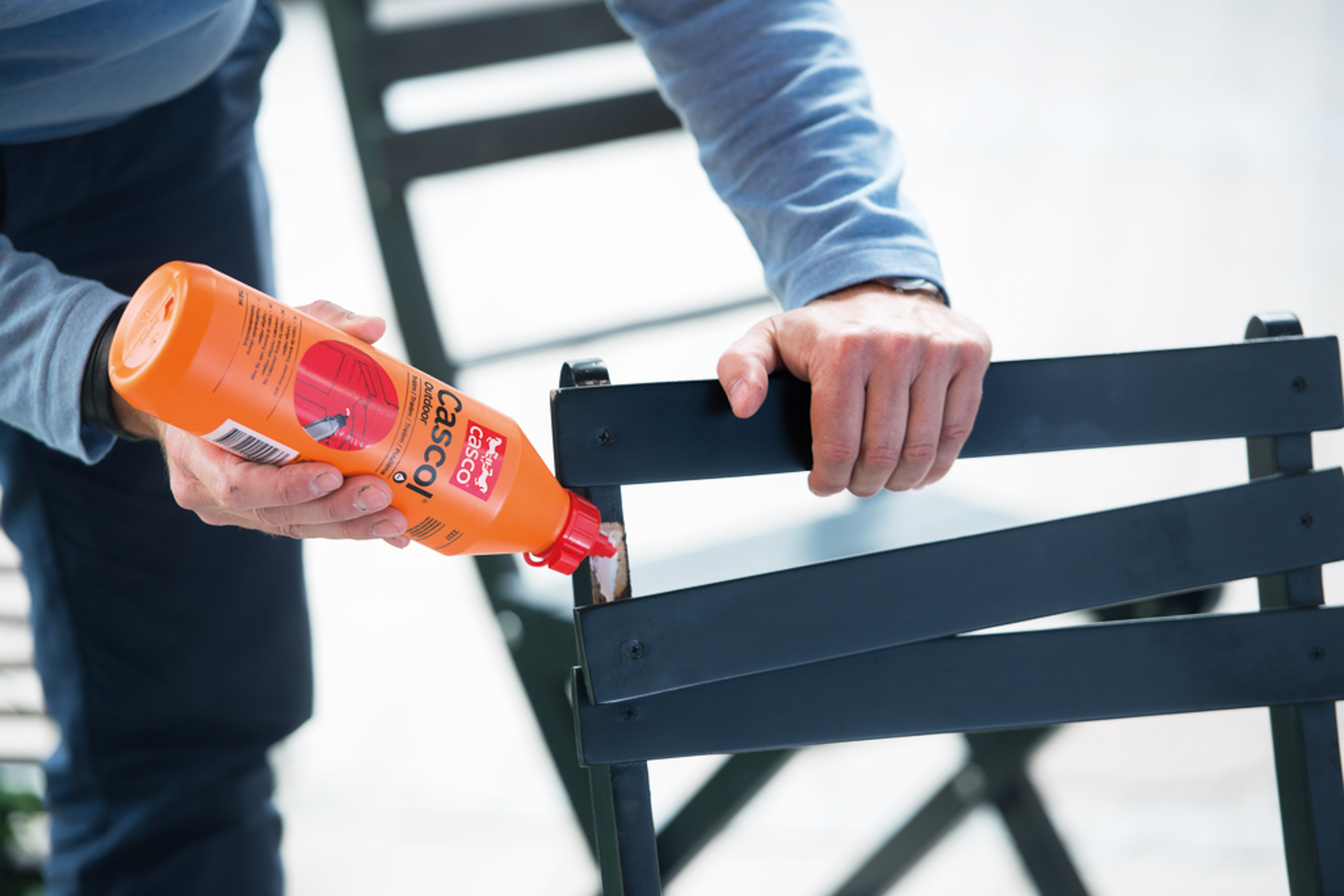 Nyt sommeren i en stødig hagestol