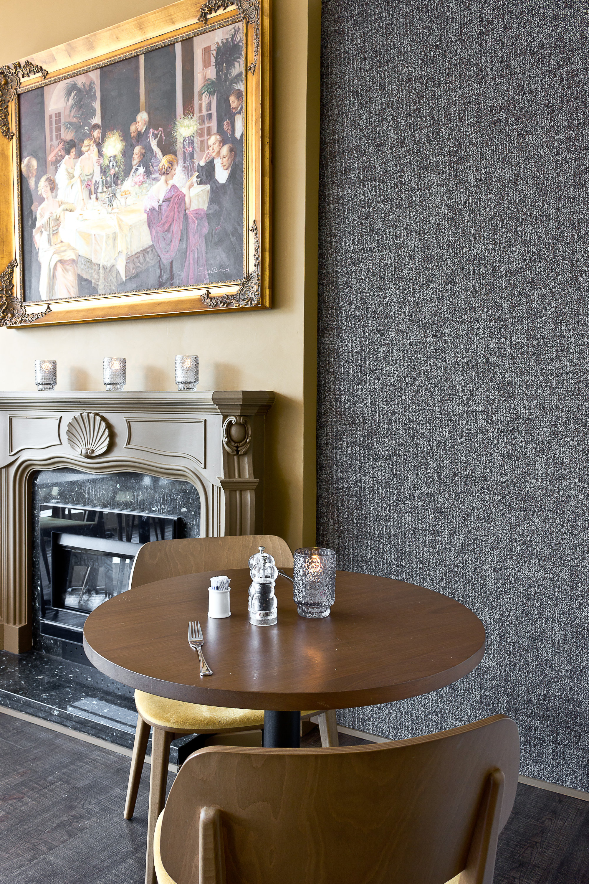 Teppefliser på vegg