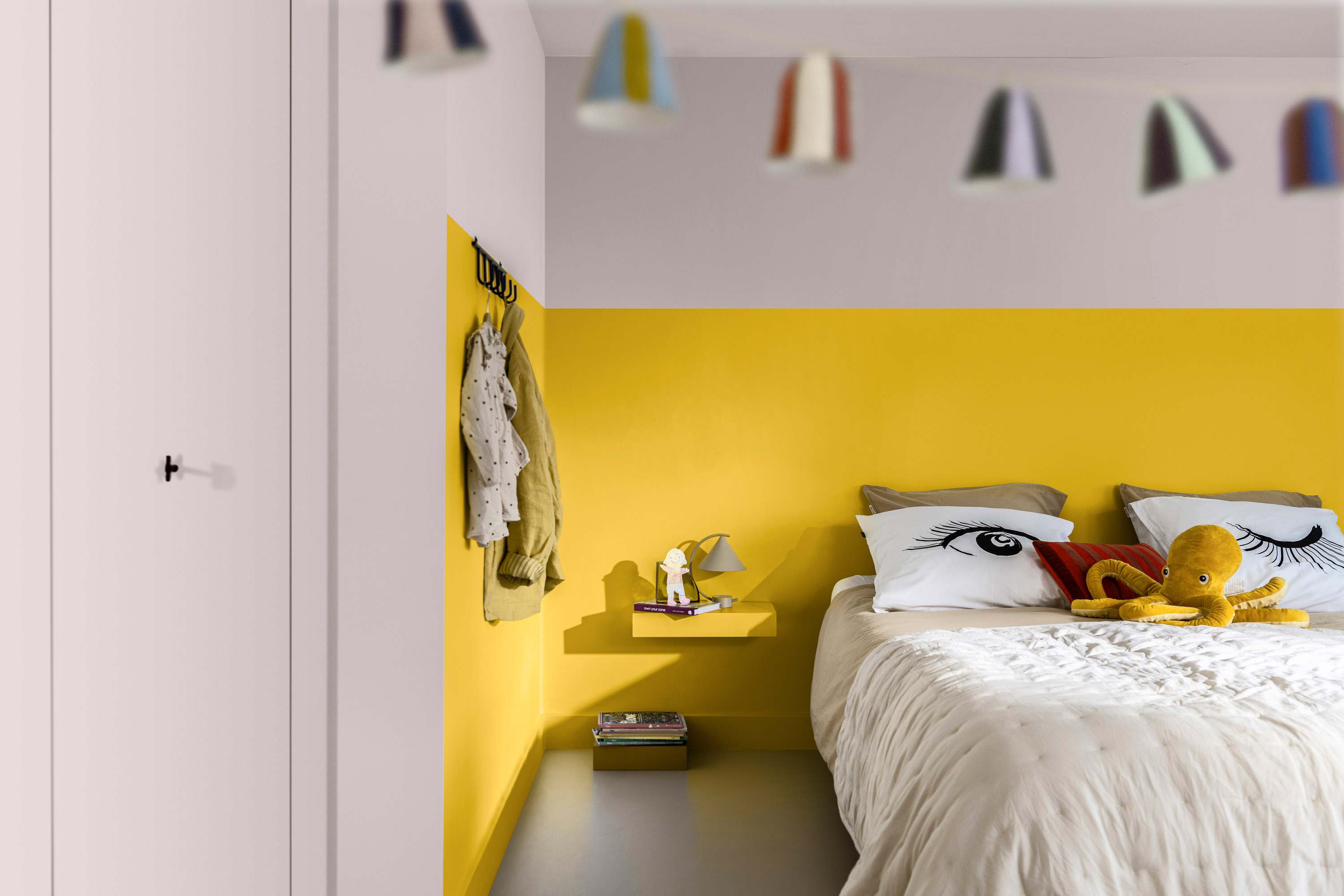 seng gult soverom sengetøy