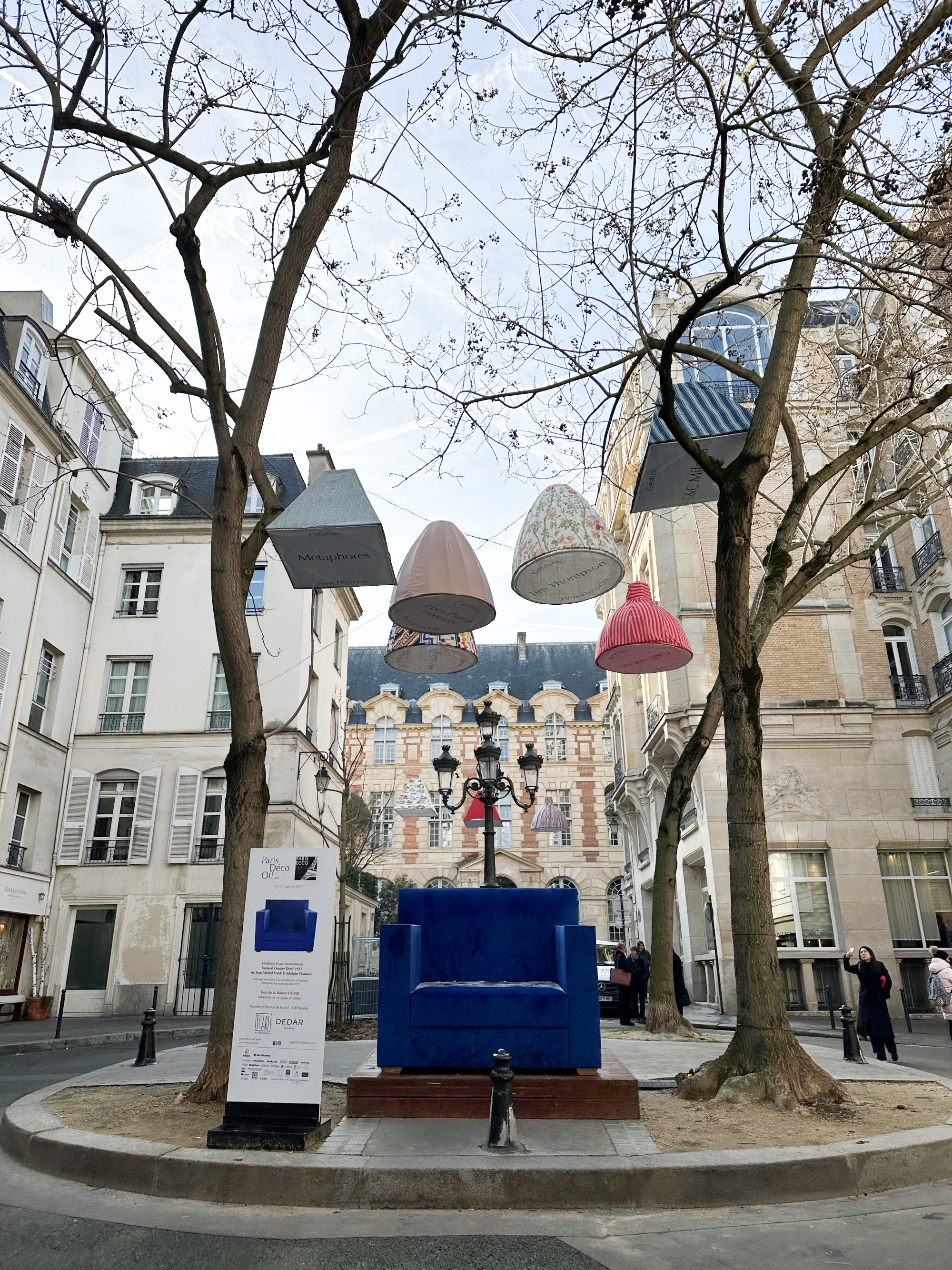 gatepynt tekstillamper blå stol