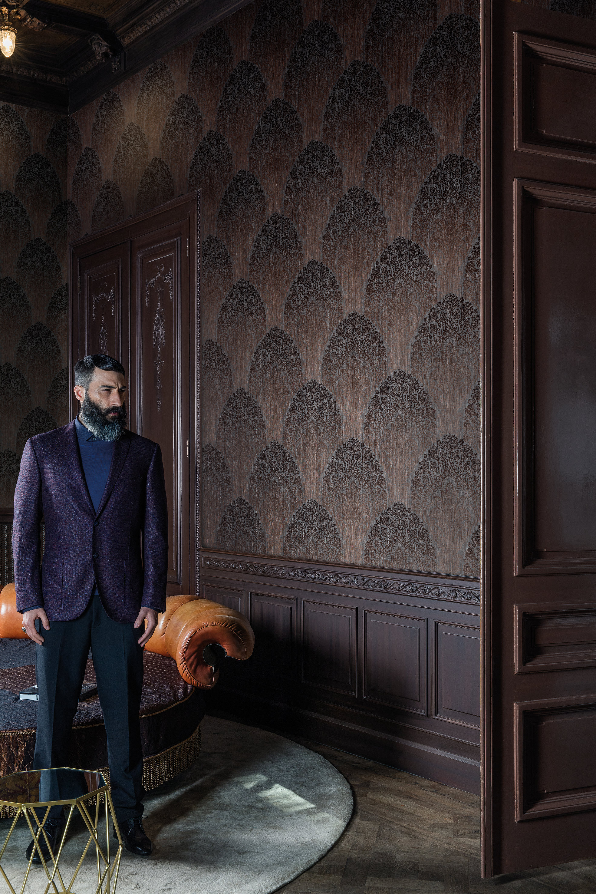 Spectrum er et kraftig vinyltapet med tre vaskebølger fra Fantasi Interiør. Det kommer i flere ulike mønster i fargene hvitt, rosa, grått samt petroleum, brun og sort. 