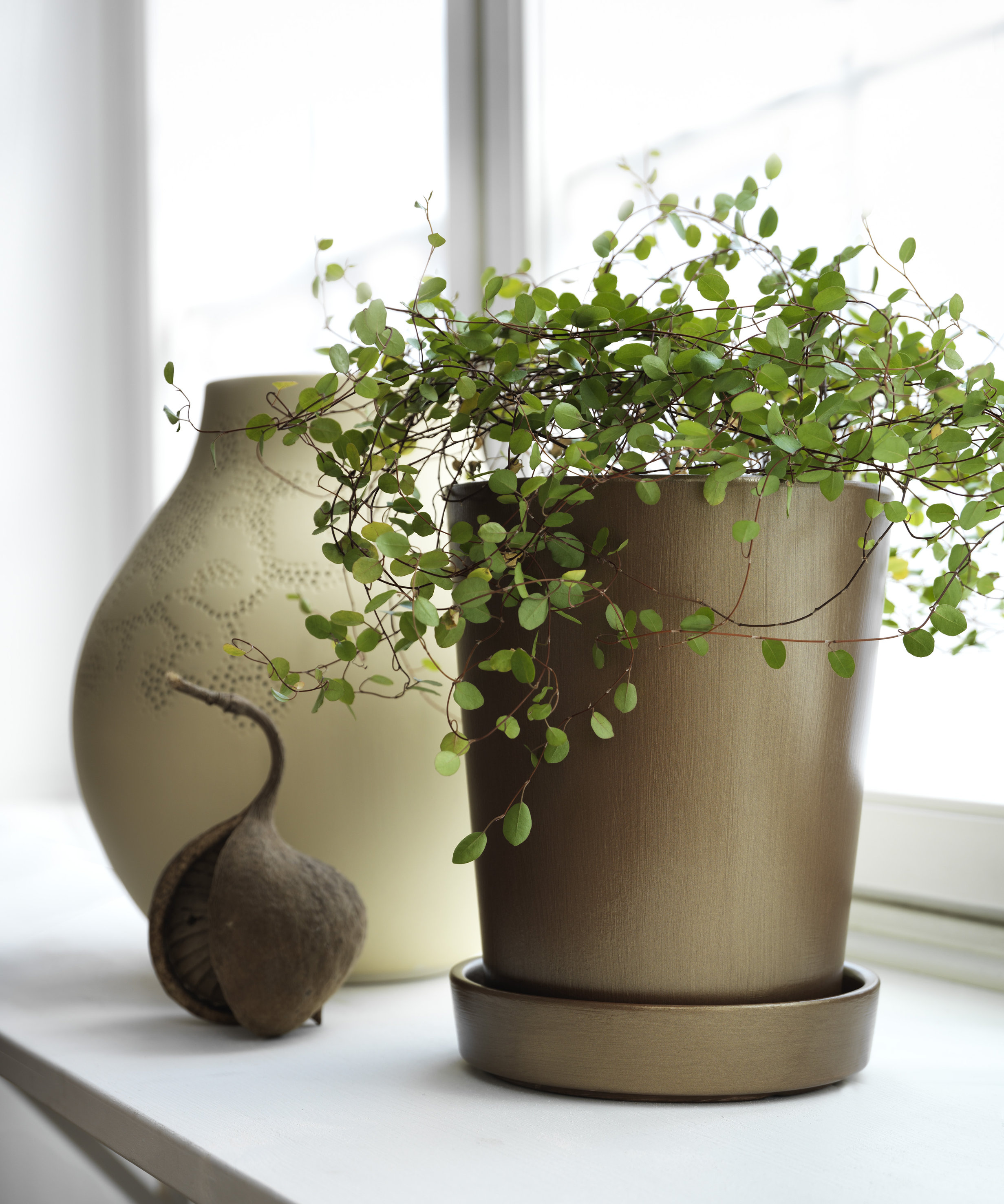 Detaljer med skimmer og glans er helt riktig, og gjør interiøret mer spennende.