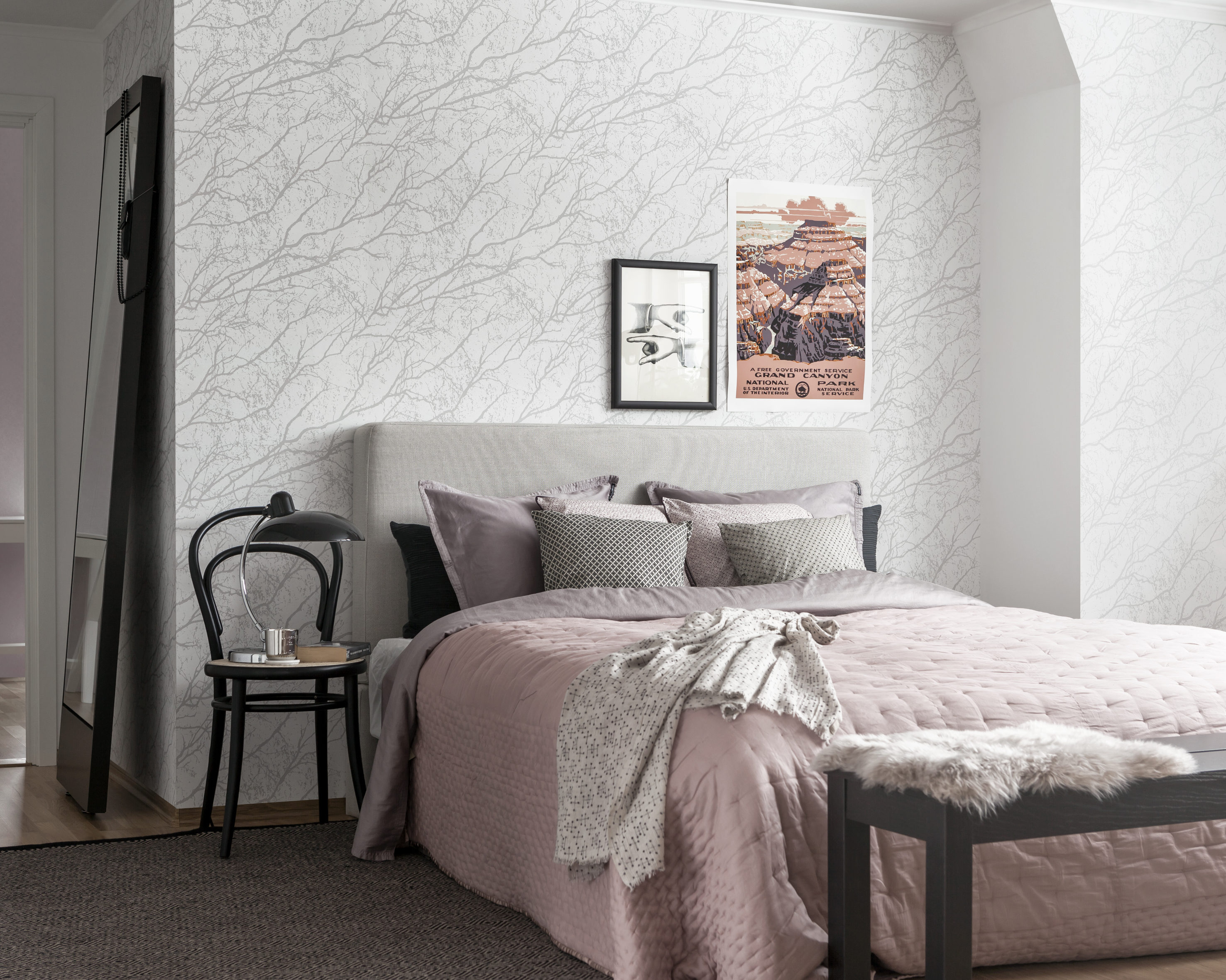 Nakne kvister er et motiv som går igjen, og som man kjenner igjen fra vinternaturen. Her er et tapet fra Borge.