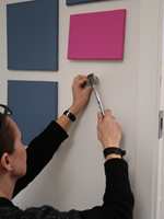<b>SPIKER:</b> Når malingen er tørr, kan fargeprøvene henges på veggen.