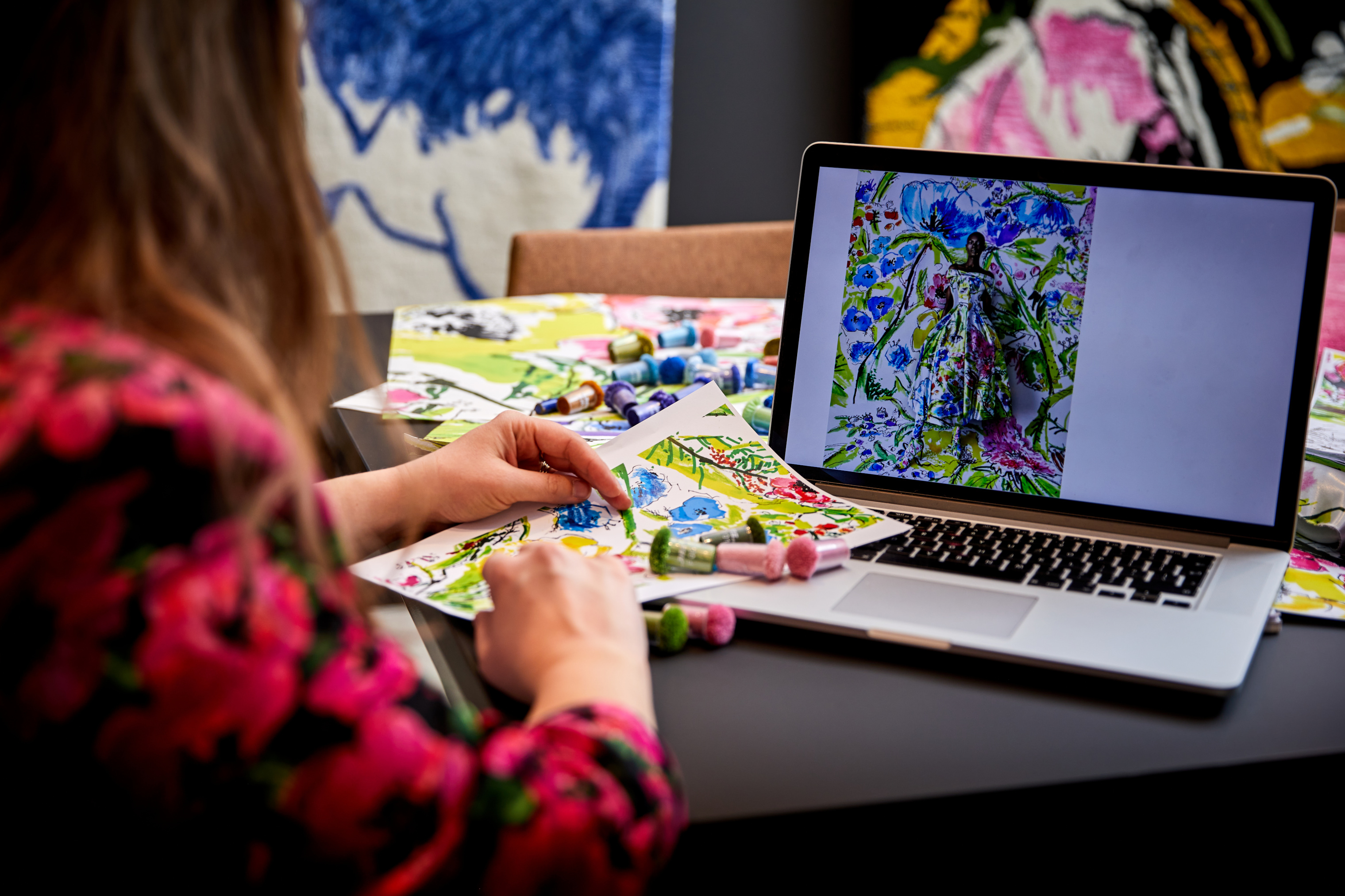 Innred med tepper og tapet fra motemerket EDDA 