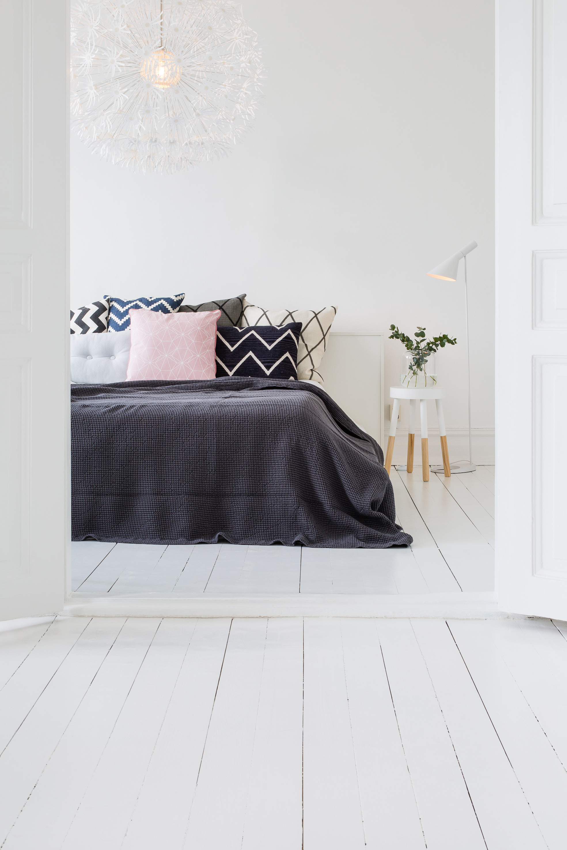 Maler du boligen hvit før salg, kan det føles som å starte med et blankt lerret for de nye eierne.