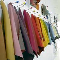 Lystette tekstiler finnes i mange farger. En ide kan være å velge farge på gardin først og så male veggen i en farge som er blandet etter tekstilet.