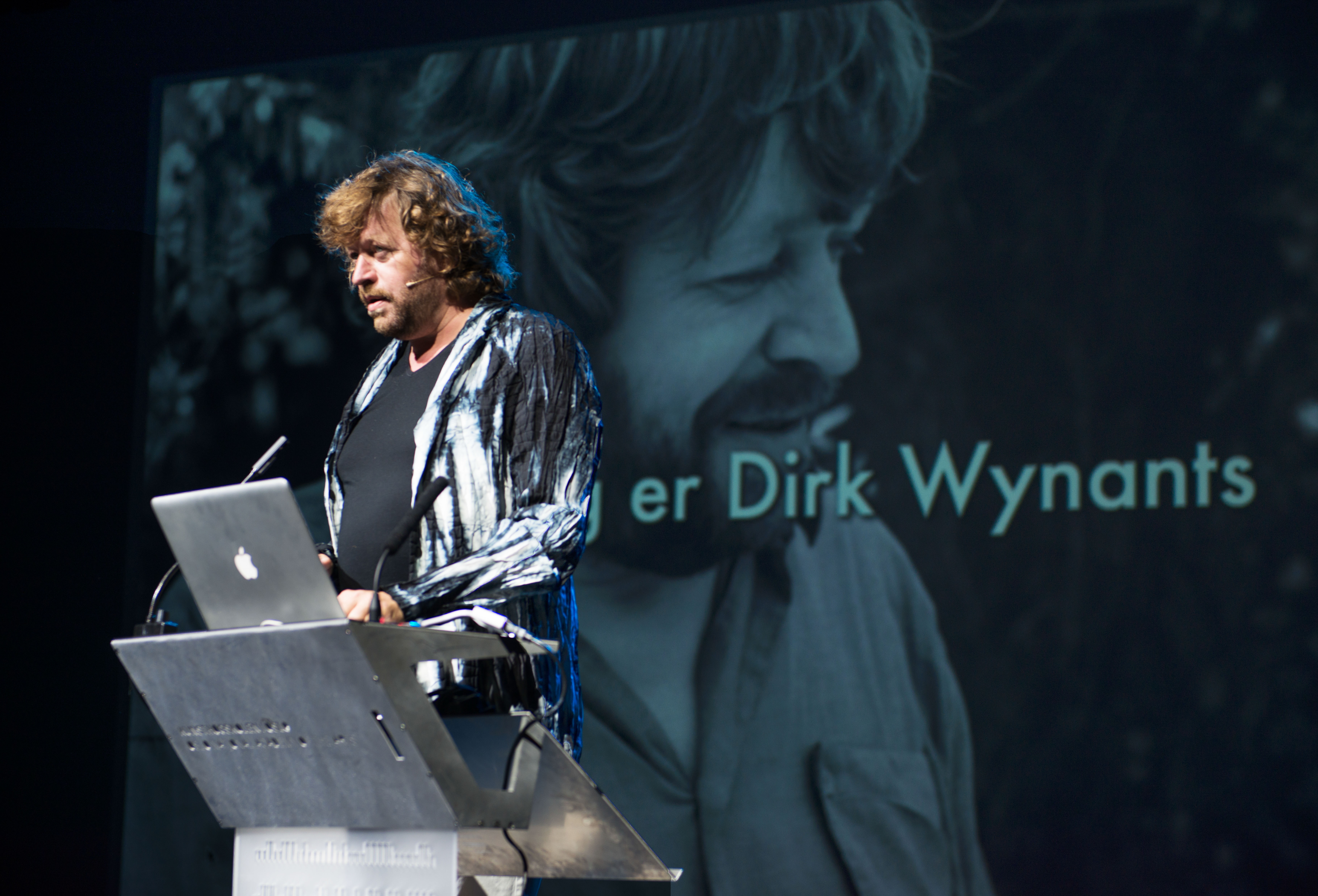 Folk vil være sammen. Det skal være plass til mange og de skal ha det bra. Vi lager ikke møbler, men opplevelse, buldret den prisbelønte belgiske designeren Dirk  Wynants til et lydhørt publikum.