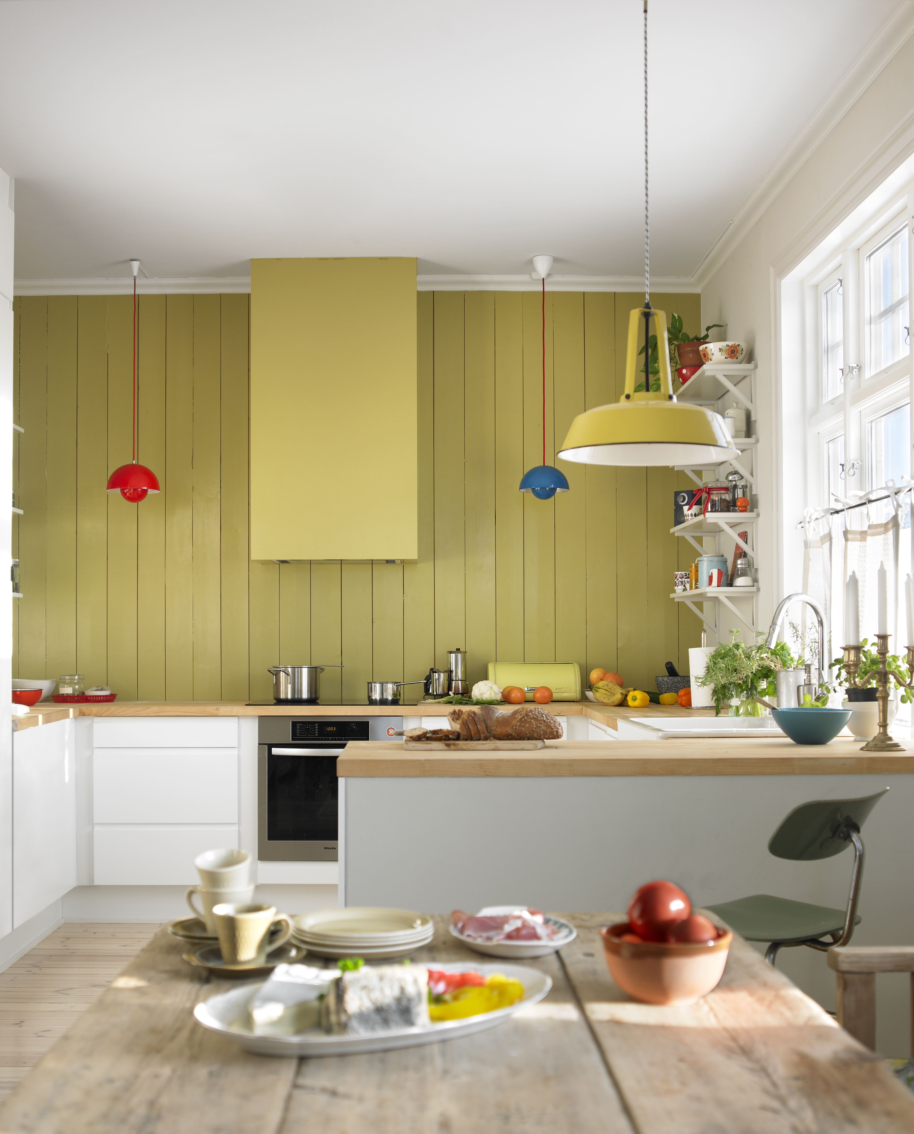 Kjøkken med frisk vegg