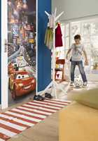 Cars på døren er et godt kompromiss når foreldrene helst vil unngå tema på veggene. Foto fra Fantasi Interiør.