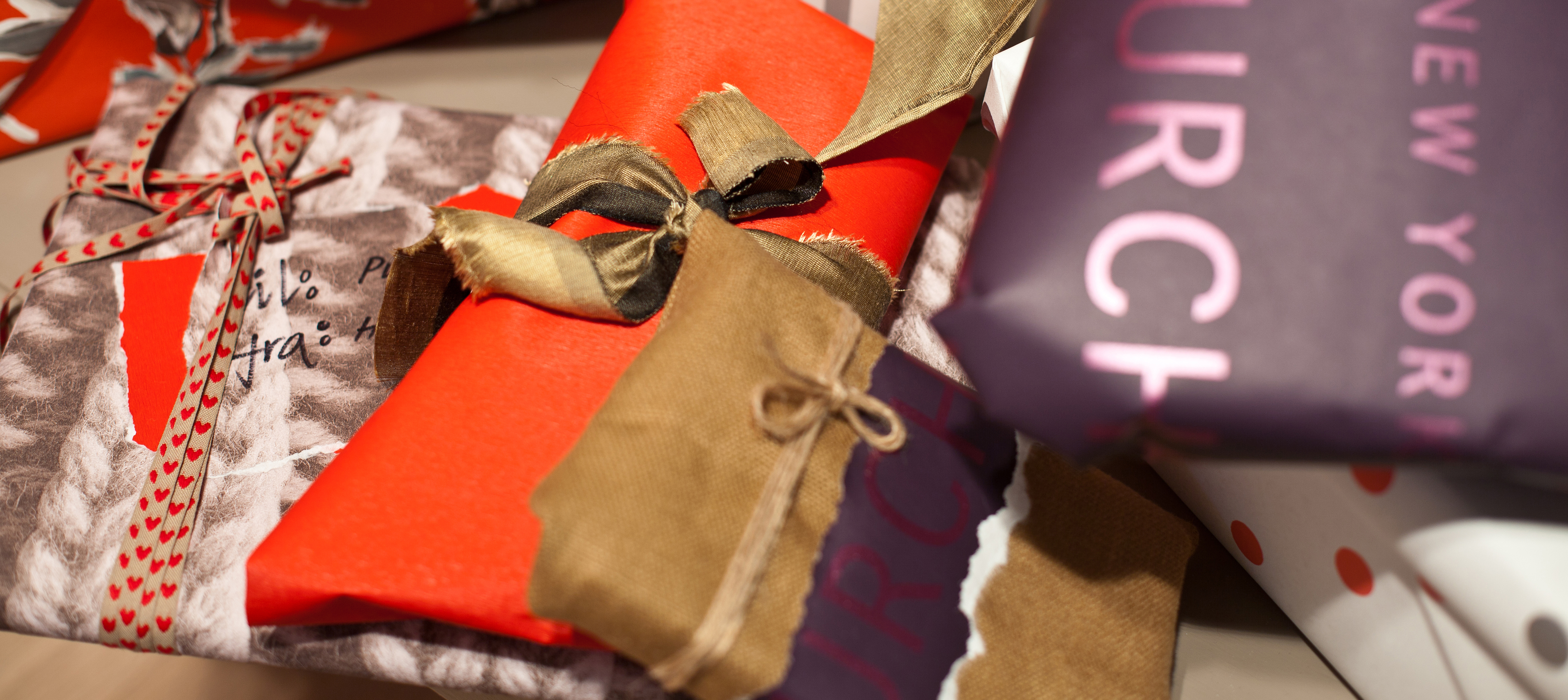 Pakk julegavene inn i tapetrester