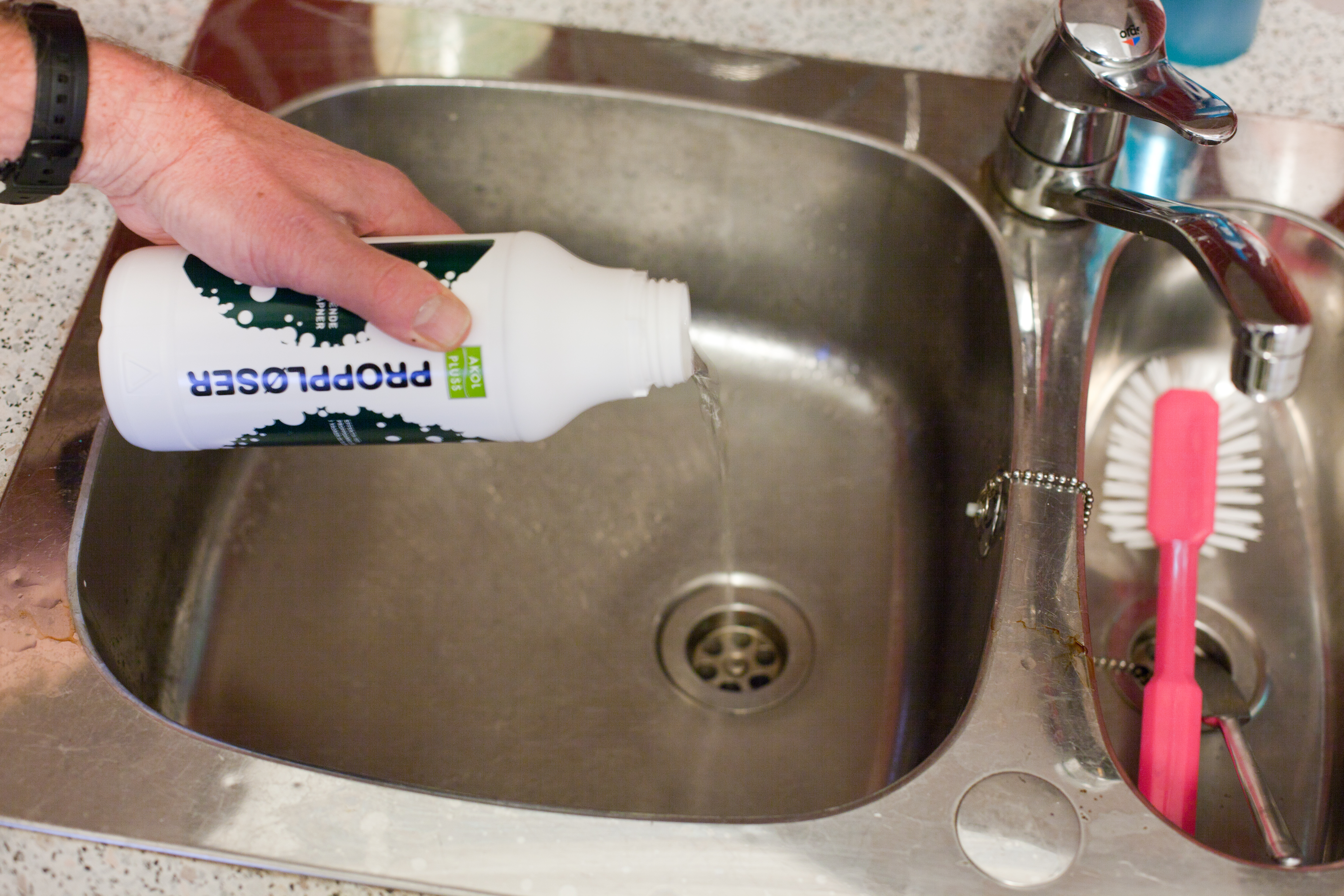 Proppløser løser opp.