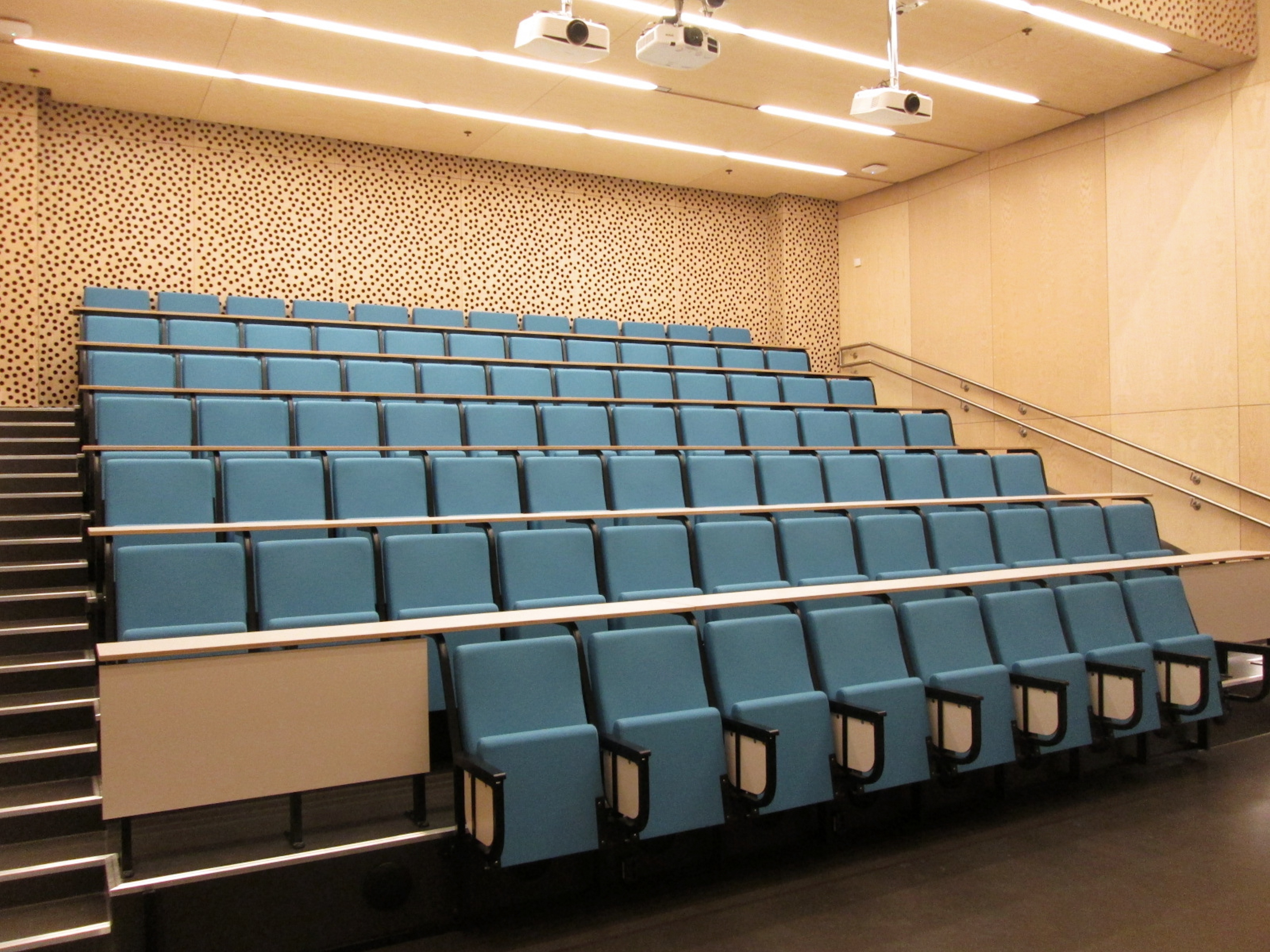 NATURLIG: Arkitektene hadde et stort fokus på naturmaterialer. Det preger interiøret.