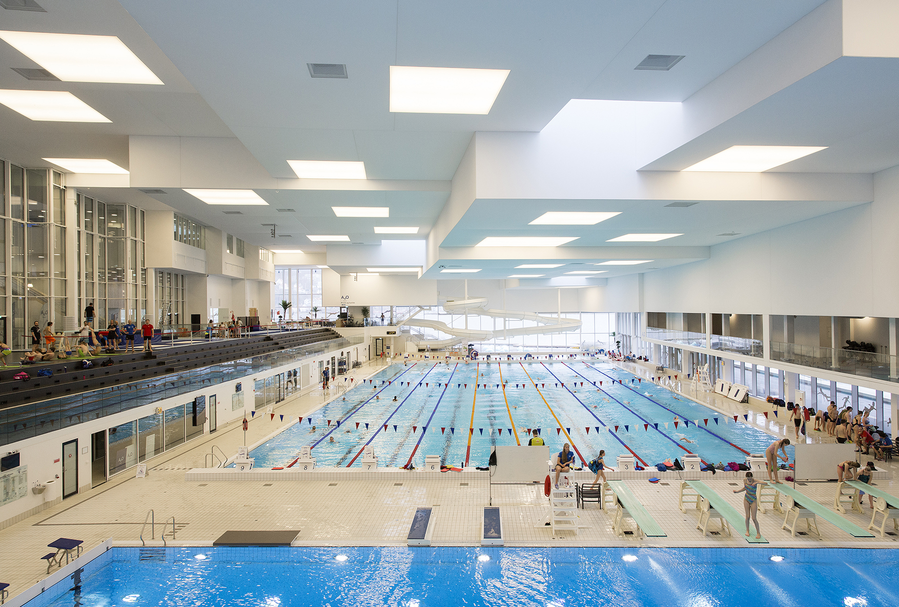 TIL MINNE: AdO arena er oppkalt etter den avdøde svømmeren Alexander Dale Oen. Det er Norges hovedanlegg for svømming og stup, og har i tillegg til hovedbassenget et stupebasseng, et familiebasseng og et terapibasseng.