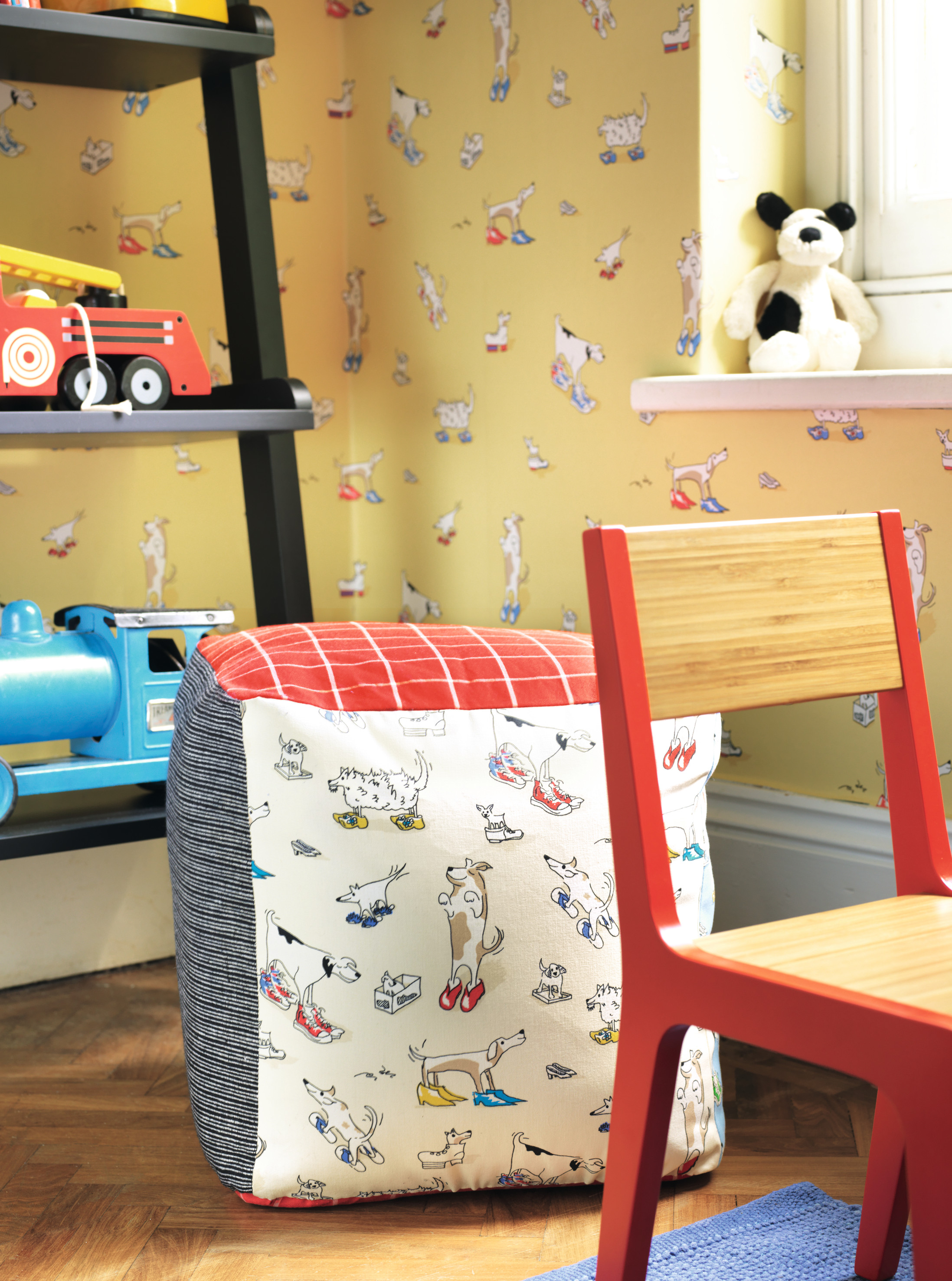 Gult kommer tilbake som farge på veggen til gutta. (Foto: Nordsjö)