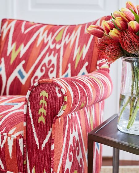 Rød mønstret stol