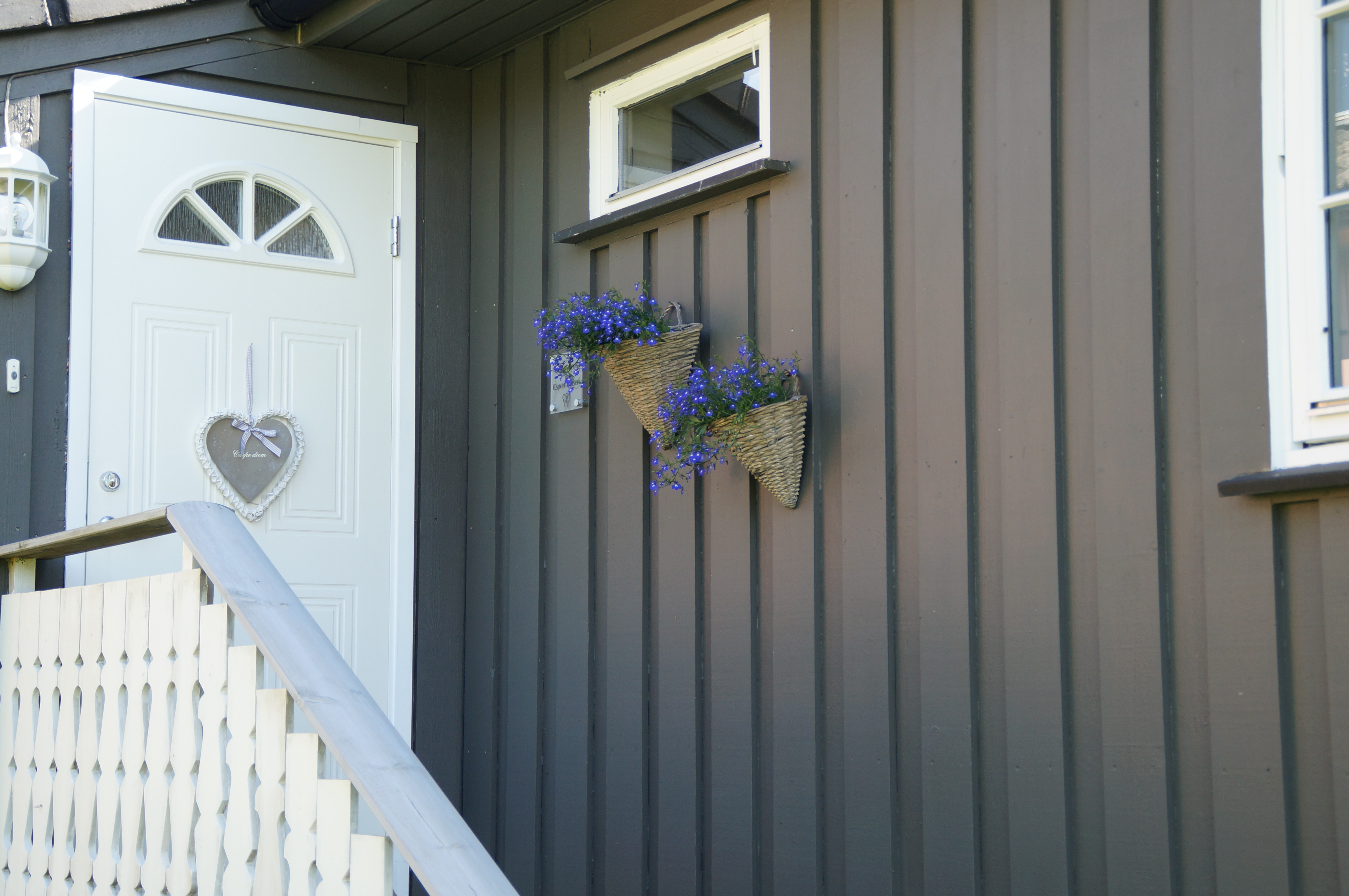 Benytt den mengde maling produsenten anbefaler for å få et jevnt og pent resultat.