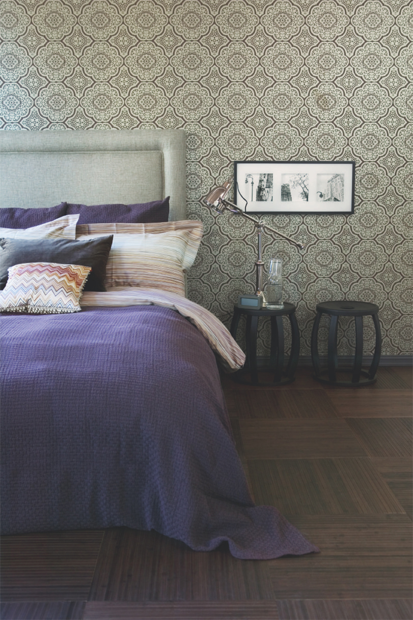 Dunkle farger på soverommet