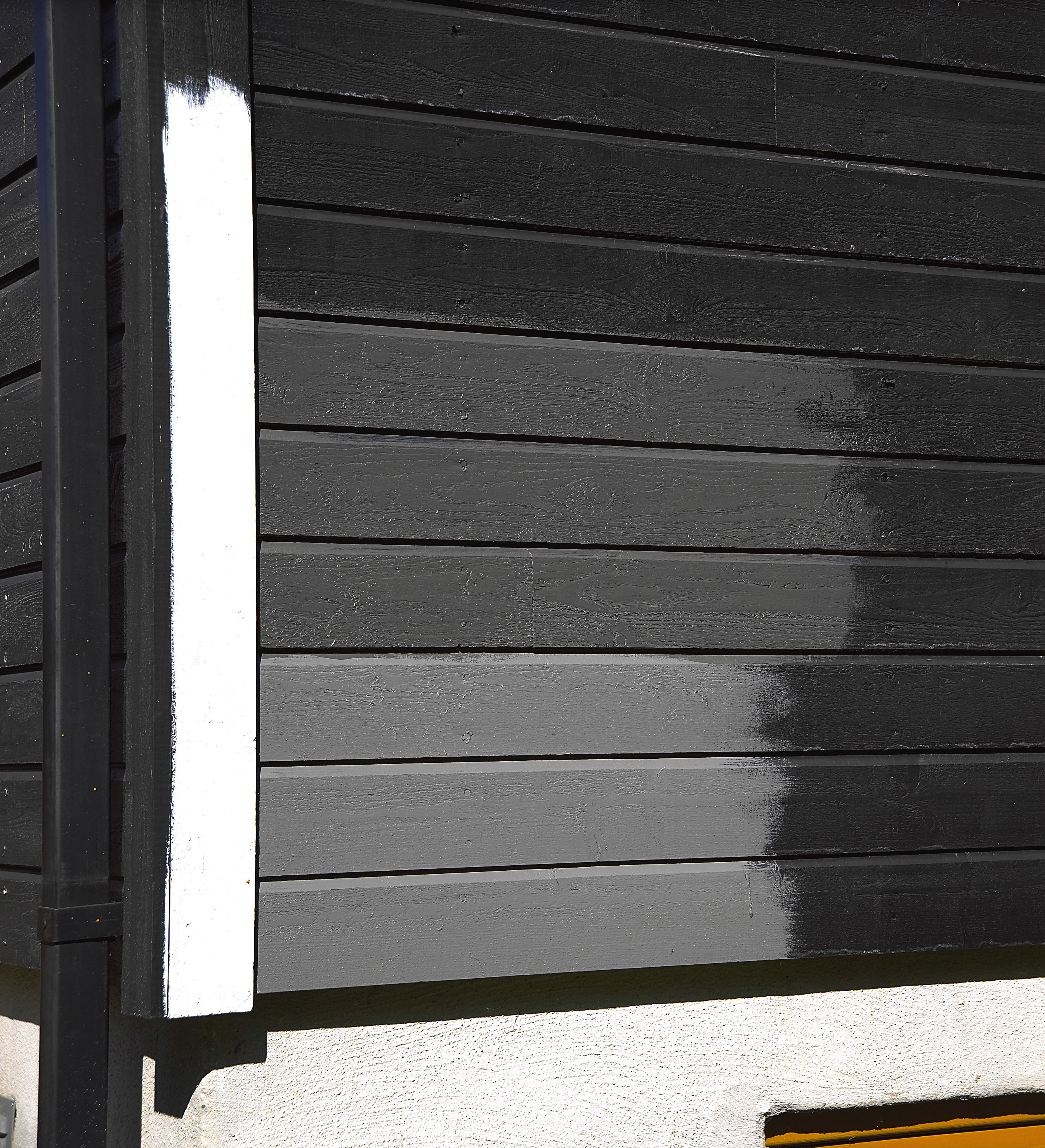 Dekkbeis kan brukes for å skifte farge på en beiset fasade.