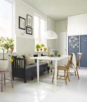 Kjøkkenet er malt med fargene Vinterblad og Keramik fra Beckers sitt nye fargekart.