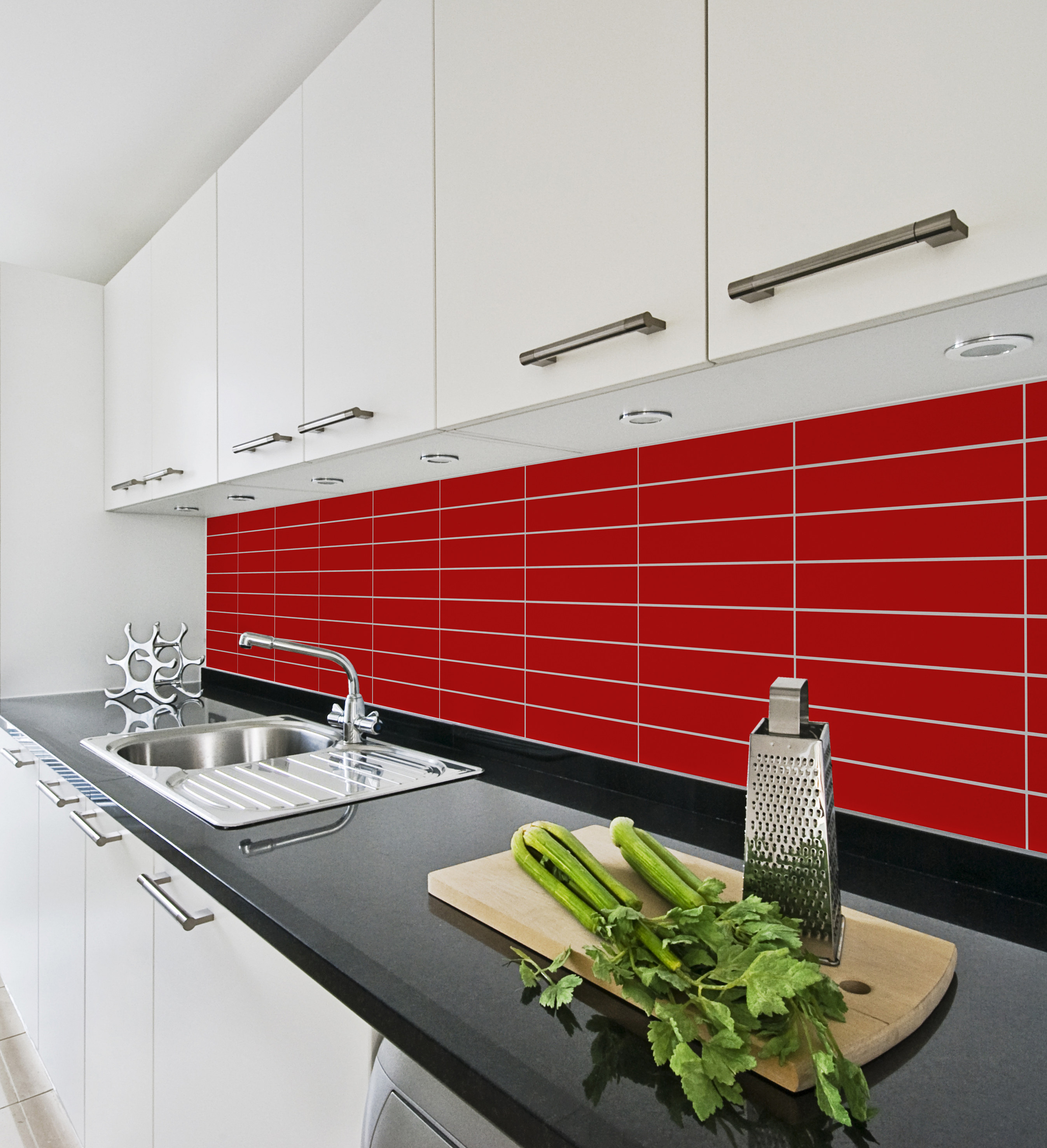 ENKELT: Ferdigtilpassede plater er en enkel og rask løsning for forandring på kjøkkenet. (Foto: Smartpanel) 