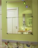 Speilfliser gir følelsen av et større inngangsparti.